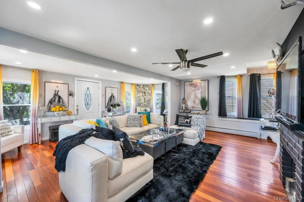573 Miller Avenue, Hempstead, NY, 3 Bedrooms Bedrooms, 6 Rooms Rooms,1 BathroomBathrooms,Residential,For Rent,Miller,0,1008935 573 Miller Avenue, Hempstead, NY, 3 Bedrooms Bedrooms, 6 Rooms Rooms,1 BathroomBathrooms,Residential,For Rent,Miller,0,1008935