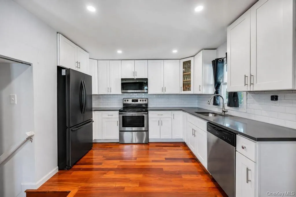 573 Miller Avenue, Hempstead, NY, 3 Bedrooms Bedrooms, 6 Rooms Rooms,1 BathroomBathrooms,Residential,For Rent,Miller,0,1008935 573 Miller Avenue, Hempstead, NY, 3 Bedrooms Bedrooms, 6 Rooms Rooms,1 BathroomBathrooms,Residential,For Rent,Miller,0,1008935