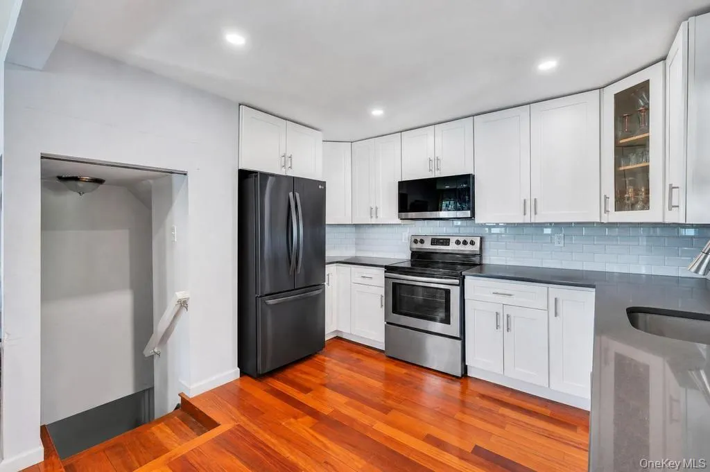 573 Miller Avenue, Hempstead, NY, 3 Bedrooms Bedrooms, 6 Rooms Rooms,1 BathroomBathrooms,Residential,For Rent,Miller,0,1008935 573 Miller Avenue, Hempstead, NY, 3 Bedrooms Bedrooms, 6 Rooms Rooms,1 BathroomBathrooms,Residential,For Rent,Miller,0,1008935