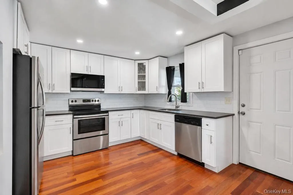 573 Miller Avenue, Hempstead, NY, 3 Bedrooms Bedrooms, 6 Rooms Rooms,1 BathroomBathrooms,Residential,For Rent,Miller,0,1008935 573 Miller Avenue, Hempstead, NY, 3 Bedrooms Bedrooms, 6 Rooms Rooms,1 BathroomBathrooms,Residential,For Rent,Miller,0,1008935