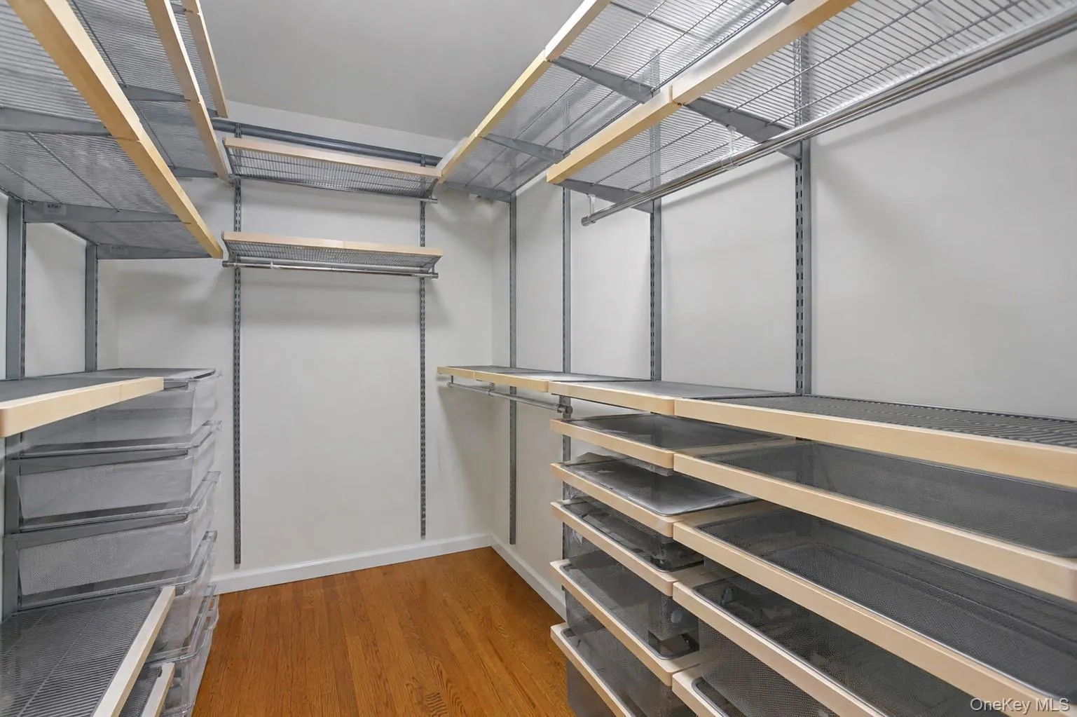 Emptied Contents w/Virtual Staging Emptied Contents w/Virtual Staging
