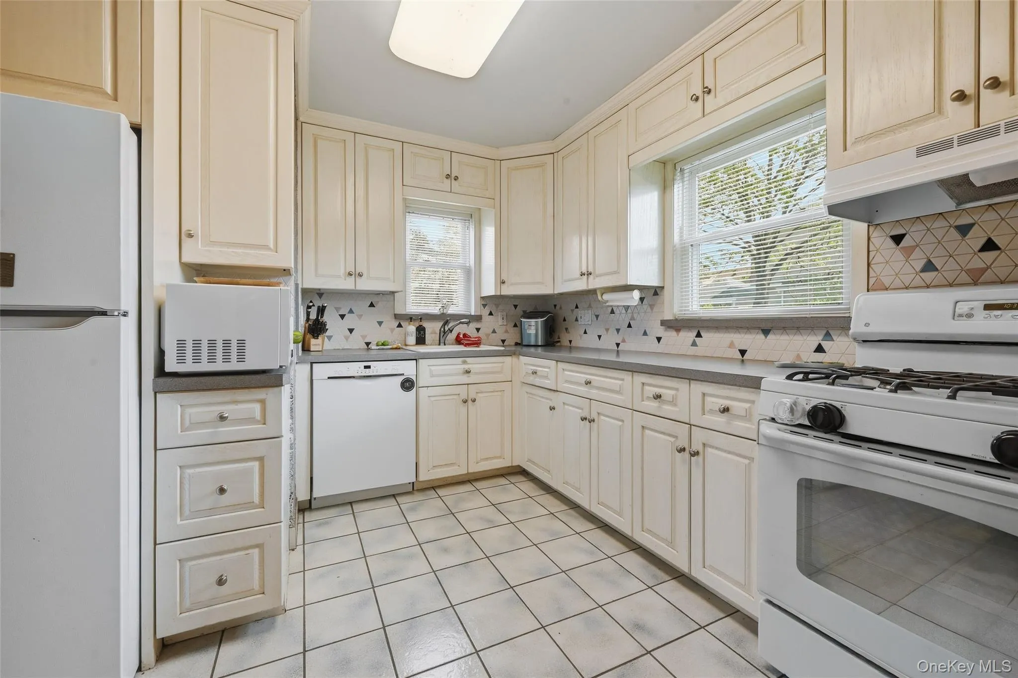 168 Latham Road, North Hempstead, NY, 3 Bedrooms Bedrooms, 6 Rooms Rooms,1 BathroomBathrooms,Residential,For Rent,Latham,0,1008945 168 Latham Road, North Hempstead, NY, 3 Bedrooms Bedrooms, 6 Rooms Rooms,1 BathroomBathrooms,Residential,For Rent,Latham,0,1008945