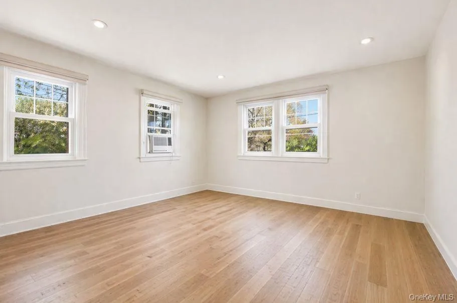 168 Latham Road, North Hempstead, NY, 3 Bedrooms Bedrooms, 6 Rooms Rooms,1 BathroomBathrooms,Residential,For Rent,Latham,0,1008945 168 Latham Road, North Hempstead, NY, 3 Bedrooms Bedrooms, 6 Rooms Rooms,1 BathroomBathrooms,Residential,For Rent,Latham,0,1008945