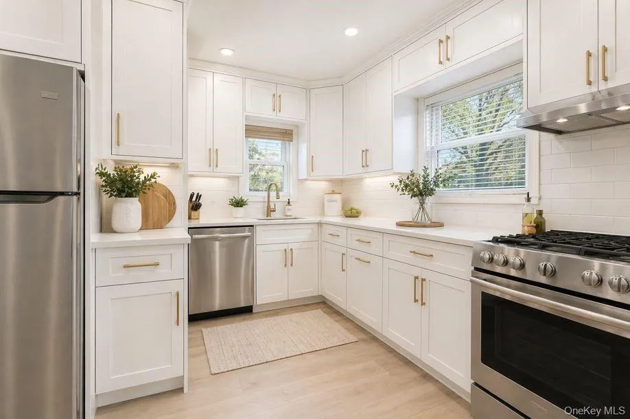 168 Latham Road, North Hempstead, NY, 3 Bedrooms Bedrooms, 6 Rooms Rooms,1 BathroomBathrooms,Residential,For Rent,Latham,0,1008945 168 Latham Road, North Hempstead, NY, 3 Bedrooms Bedrooms, 6 Rooms Rooms,1 BathroomBathrooms,Residential,For Rent,Latham,0,1008945