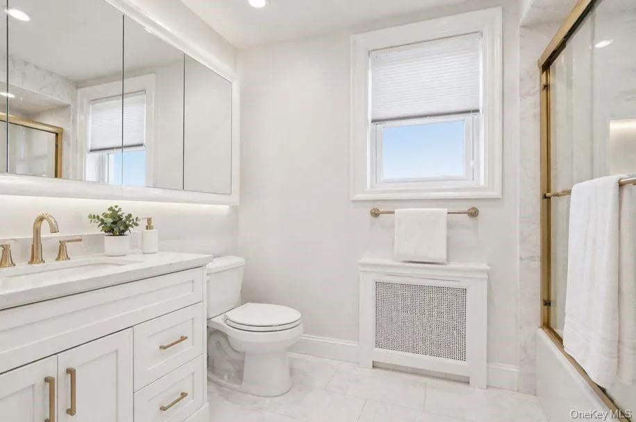 168 Latham Road, North Hempstead, NY, 3 Bedrooms Bedrooms, 6 Rooms Rooms,1 BathroomBathrooms,Residential,For Rent,Latham,0,1008945 168 Latham Road, North Hempstead, NY, 3 Bedrooms Bedrooms, 6 Rooms Rooms,1 BathroomBathrooms,Residential,For Rent,Latham,0,1008945
