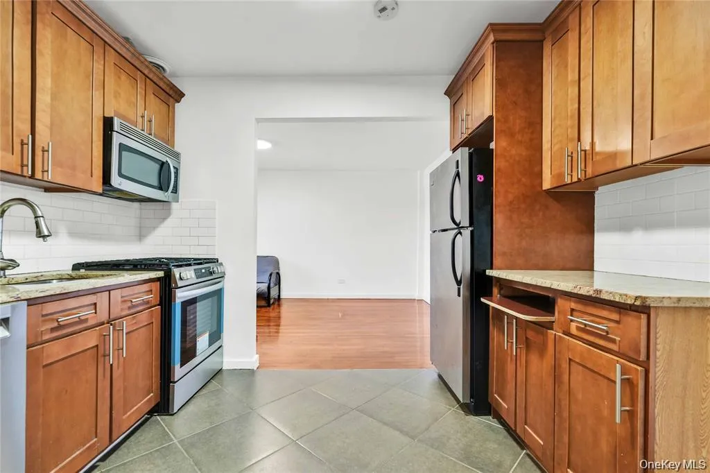 150-29 72nd Road, New York, NY, 1 Bedroom Bedrooms, 4 Rooms Rooms,1 BathroomBathrooms,Residential,For Rent,72nd,0,1008948 150-29 72nd Road, New York, NY, 1 Bedroom Bedrooms, 4 Rooms Rooms,1 BathroomBathrooms,Residential,For Rent,72nd,0,1008948