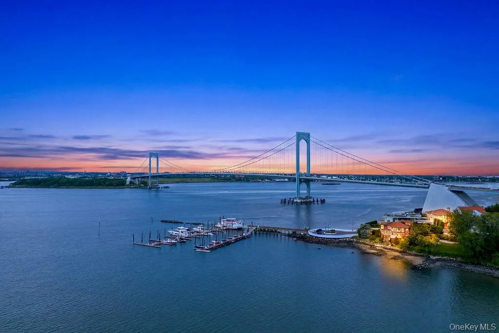4 Point Crescent, New York, NY, 4 Bedrooms Bedrooms, 8 Rooms Rooms,4 BathroomsBathrooms,Residential,For Rent,Point,0,1008950 4 Point Crescent, New York, NY, 4 Bedrooms Bedrooms, 8 Rooms Rooms,4 BathroomsBathrooms,Residential,For Rent,Point,0,1008950