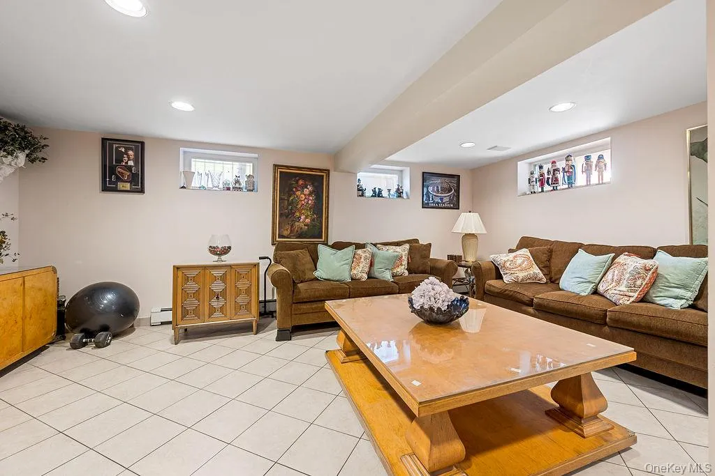 4 Point Crescent, New York, NY, 4 Bedrooms Bedrooms, 8 Rooms Rooms,4 BathroomsBathrooms,Residential,For Rent,Point,0,1008950 4 Point Crescent, New York, NY, 4 Bedrooms Bedrooms, 8 Rooms Rooms,4 BathroomsBathrooms,Residential,For Rent,Point,0,1008950
