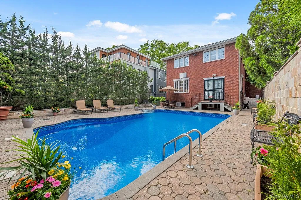 4 Point Crescent, New York, NY, 4 Bedrooms Bedrooms, 8 Rooms Rooms,4 BathroomsBathrooms,Residential,For Rent,Point,0,1008950 4 Point Crescent, New York, NY, 4 Bedrooms Bedrooms, 8 Rooms Rooms,4 BathroomsBathrooms,Residential,For Rent,Point,0,1008950