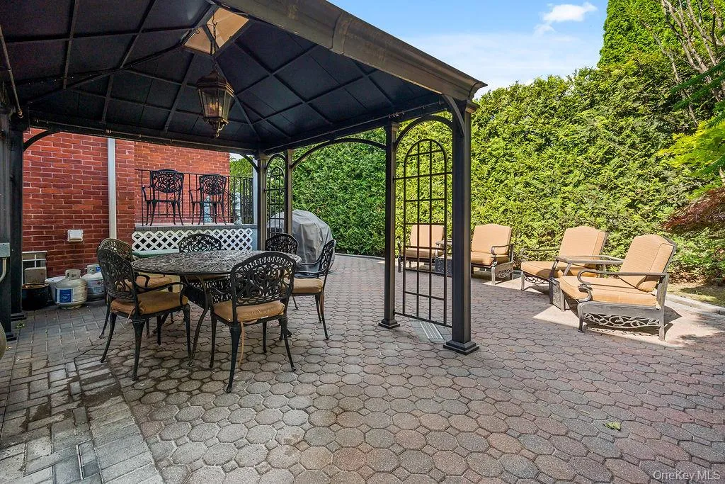 4 Point Crescent, New York, NY, 4 Bedrooms Bedrooms, 8 Rooms Rooms,4 BathroomsBathrooms,Residential,For Rent,Point,0,1008950 4 Point Crescent, New York, NY, 4 Bedrooms Bedrooms, 8 Rooms Rooms,4 BathroomsBathrooms,Residential,For Rent,Point,0,1008950