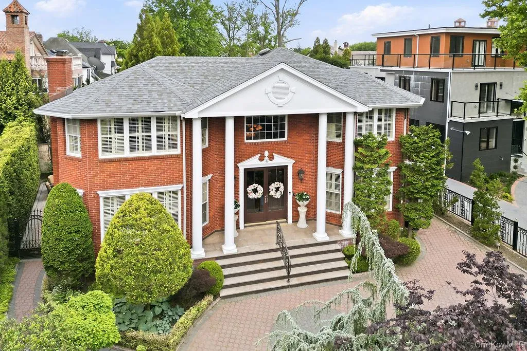 4 Point Crescent, New York, NY, 4 Bedrooms Bedrooms, 8 Rooms Rooms,4 BathroomsBathrooms,Residential,For Rent,Point,0,1008950 4 Point Crescent, New York, NY, 4 Bedrooms Bedrooms, 8 Rooms Rooms,4 BathroomsBathrooms,Residential,For Rent,Point,0,1008950