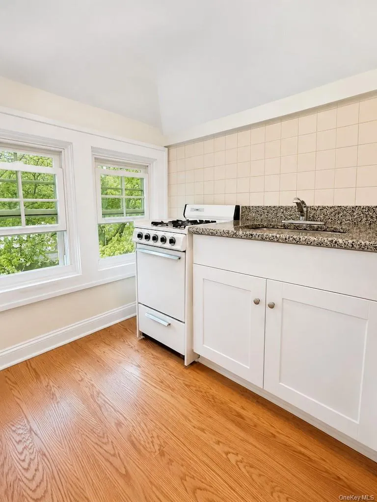 14 Highland Avenue, Orangetown, NY, 1 Room Rooms,1 BathroomBathrooms,Residential Lease,For Rent,Highland,0,1008958 14 Highland Avenue, Orangetown, NY, 1 Room Rooms,1 BathroomBathrooms,Residential Lease,For Rent,Highland,0,1008958