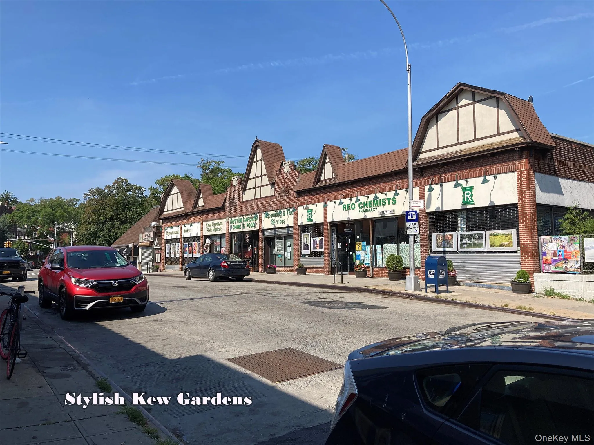 Stylish shopping within a walking distance. Stylish shopping within a walking distance.