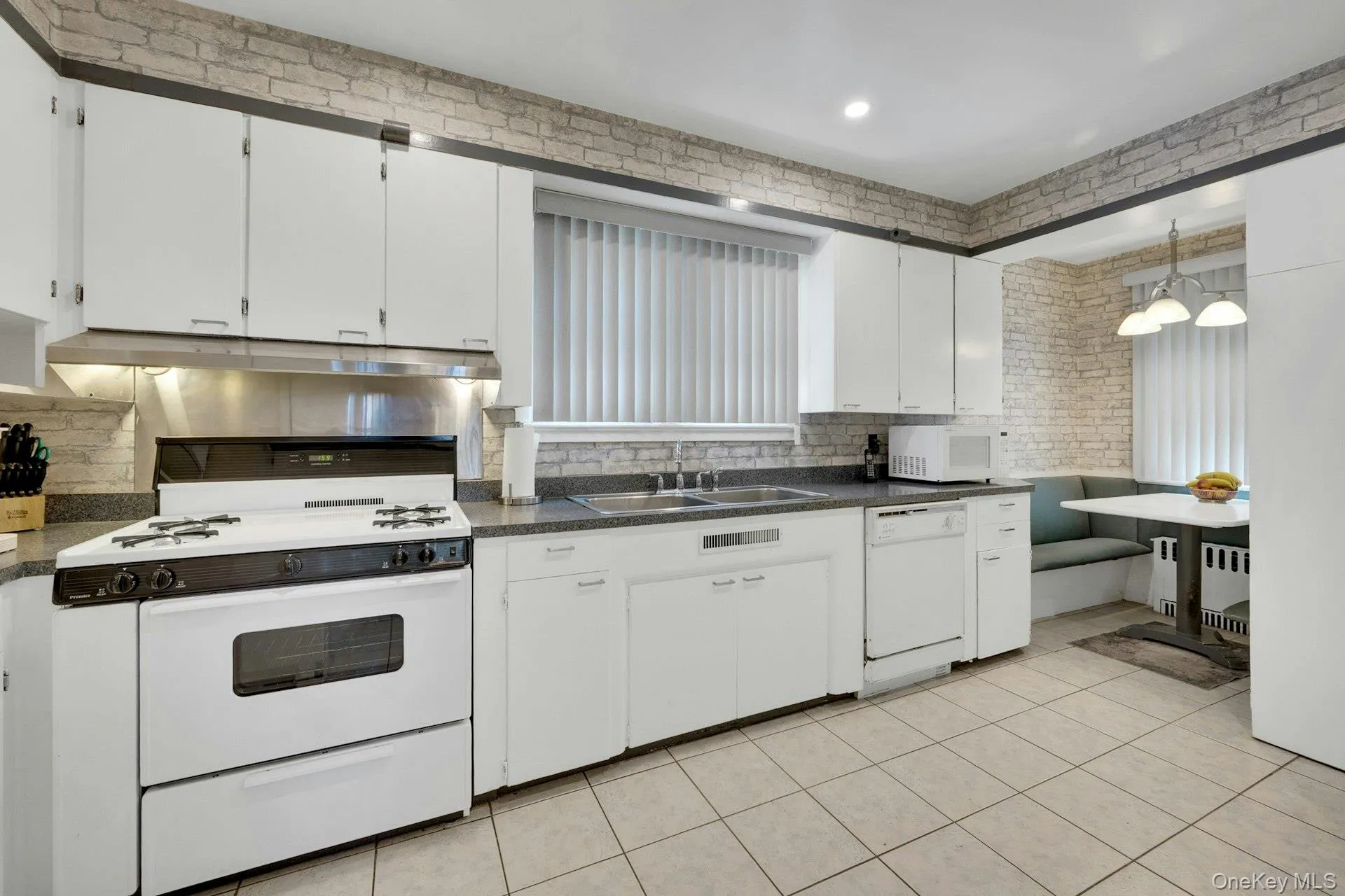 1277 Stadium Avenue, New York, NY, 3 Bedrooms Bedrooms, 7 Rooms Rooms,2 BathroomsBathrooms,Residential,For Rent,Stadium,0,1008966 1277 Stadium Avenue, New York, NY, 3 Bedrooms Bedrooms, 7 Rooms Rooms,2 BathroomsBathrooms,Residential,For Rent,Stadium,0,1008966