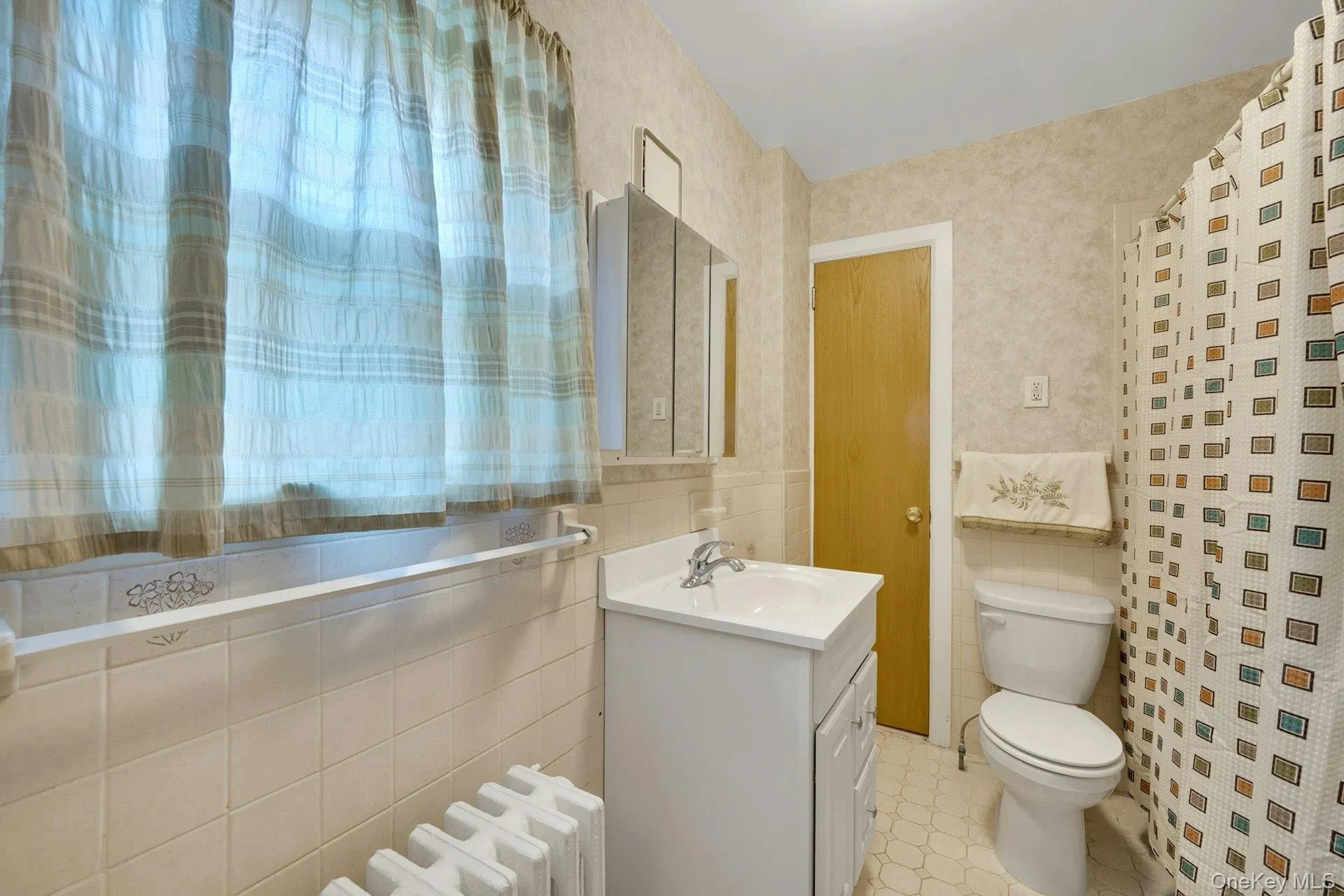 1277 Stadium Avenue, New York, NY, 3 Bedrooms Bedrooms, 7 Rooms Rooms,2 BathroomsBathrooms,Residential,For Rent,Stadium,0,1008966 1277 Stadium Avenue, New York, NY, 3 Bedrooms Bedrooms, 7 Rooms Rooms,2 BathroomsBathrooms,Residential,For Rent,Stadium,0,1008966