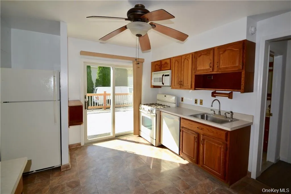 3 Chestnut Street, Orangetown, NY, 2 Bedrooms Bedrooms, 7 Rooms Rooms,2 BathroomsBathrooms,Residential Lease,For Rent,Chestnut,0,1008969 3 Chestnut Street, Orangetown, NY, 2 Bedrooms Bedrooms, 7 Rooms Rooms,2 BathroomsBathrooms,Residential Lease,For Rent,Chestnut,0,1008969