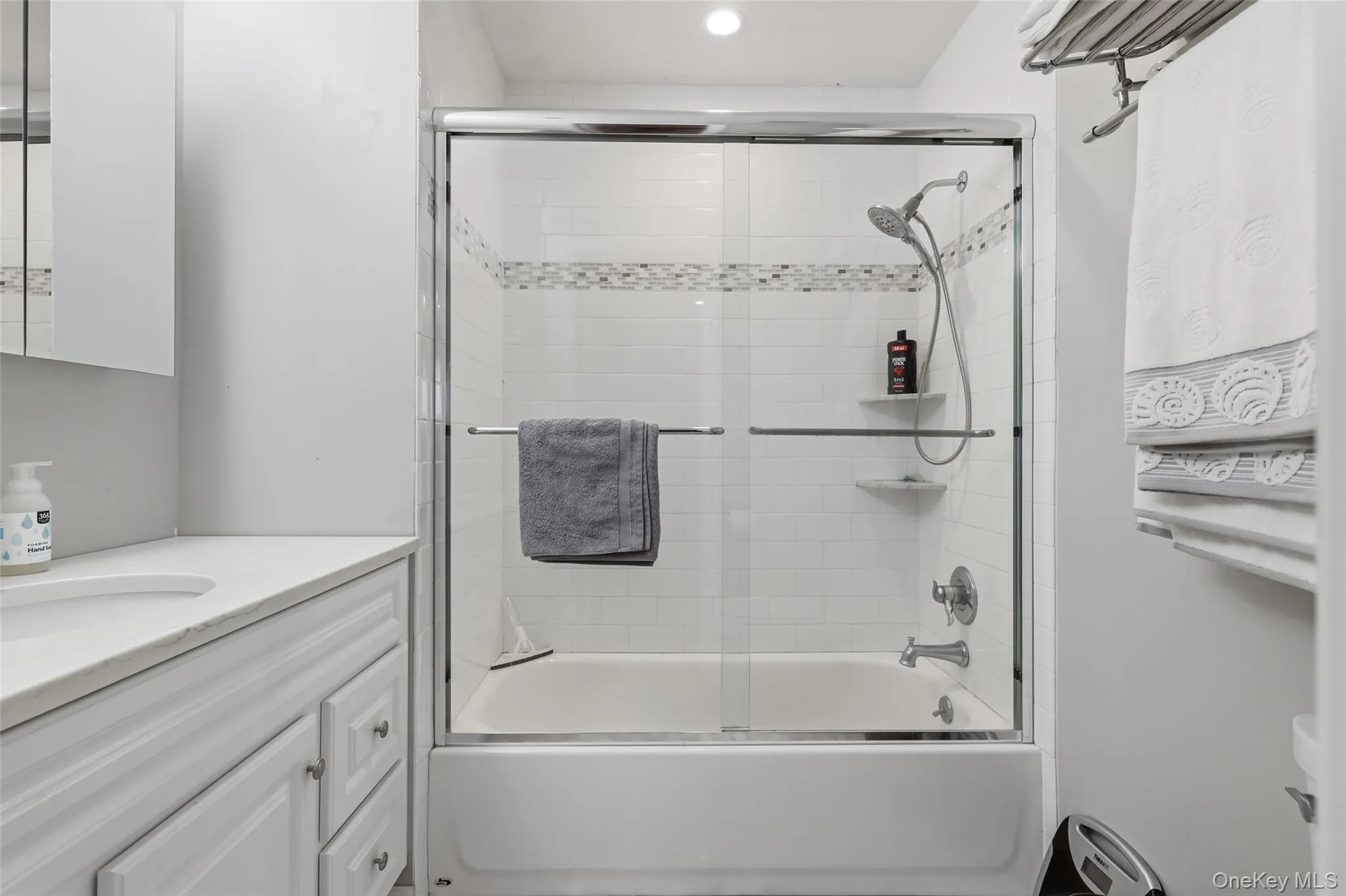 100 Baker Court, Hempstead, NY, 3 Bedrooms Bedrooms, 6 Rooms Rooms,2 BathroomsBathrooms,Residential,For Rent,Baker,0,1008972 100 Baker Court, Hempstead, NY, 3 Bedrooms Bedrooms, 6 Rooms Rooms,2 BathroomsBathrooms,Residential,For Rent,Baker,0,1008972