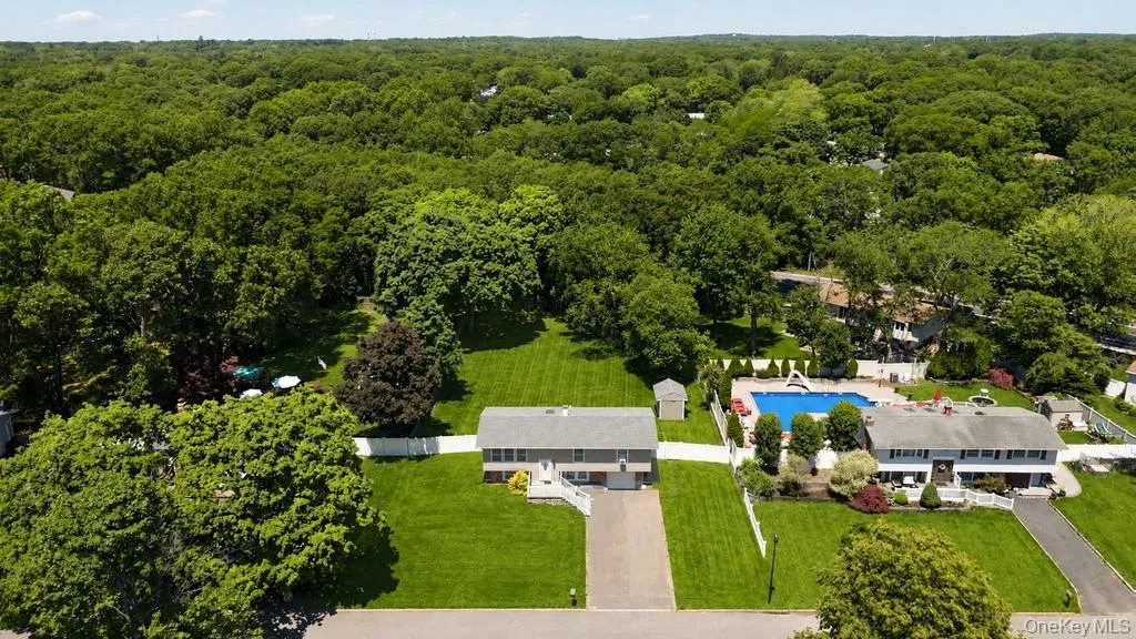 5 Fairway Drive, Brookhaven, NY, 4 Bedrooms Bedrooms, 8 Rooms Rooms,2 BathroomsBathrooms,Residential,For Rent,Fairway,0,1008974 5 Fairway Drive, Brookhaven, NY, 4 Bedrooms Bedrooms, 8 Rooms Rooms,2 BathroomsBathrooms,Residential,For Rent,Fairway,0,1008974