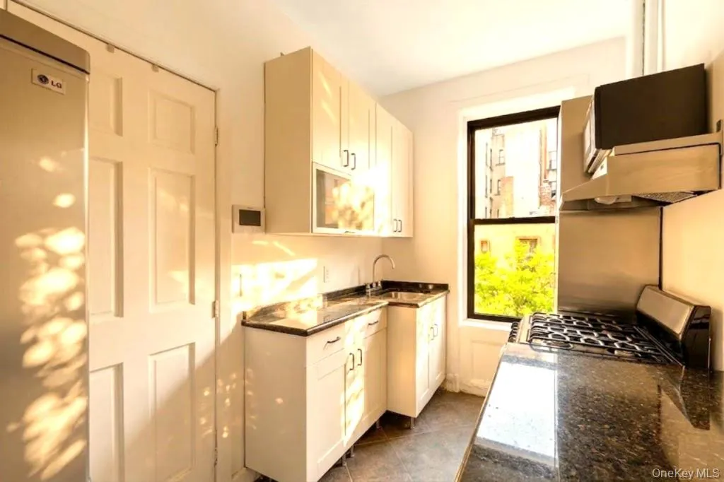327 3rd Street, New York, NY, 1 Bedroom Bedrooms, 4 Rooms Rooms,1 BathroomBathrooms,Residential,For Rent,3rd,0,1008975 327 3rd Street, New York, NY, 1 Bedroom Bedrooms, 4 Rooms Rooms,1 BathroomBathrooms,Residential,For Rent,3rd,0,1008975