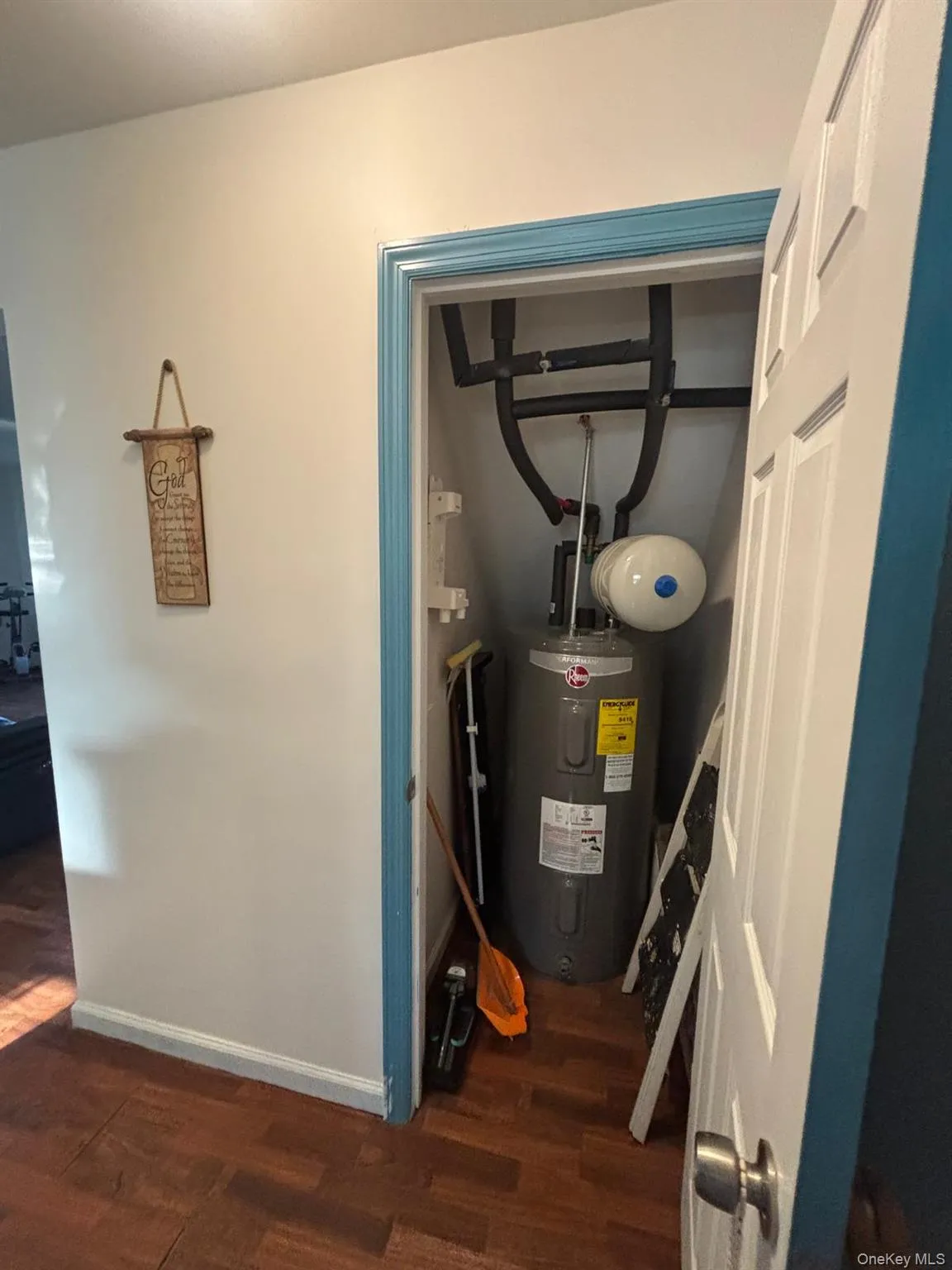 938 Scherger Avenue, Brookhaven, NY, 4 Bedrooms Bedrooms, 7 Rooms Rooms,1 BathroomBathrooms,Residential Lease,For Rent,Scherger,0,1008982 938 Scherger Avenue, Brookhaven, NY, 4 Bedrooms Bedrooms, 7 Rooms Rooms,1 BathroomBathrooms,Residential Lease,For Rent,Scherger,0,1008982