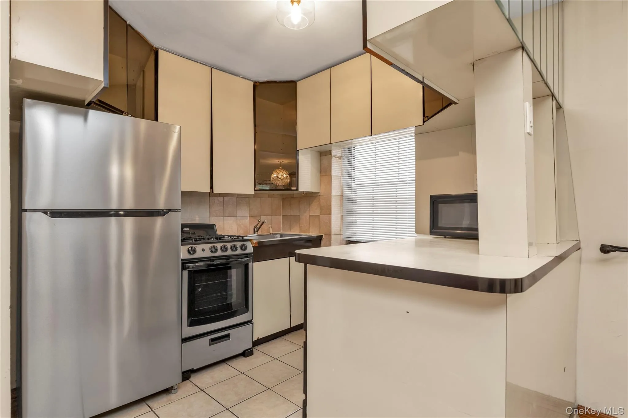144-20 78th Road, New York, NY, 1 Bedroom Bedrooms, 3 Rooms Rooms,1 BathroomBathrooms,Residential,For Rent,78th,0,KEY1008992 144-20 78th Road, New York, NY, 1 Bedroom Bedrooms, 3 Rooms Rooms,1 BathroomBathrooms,Residential,For Rent,78th,0,KEY1008992