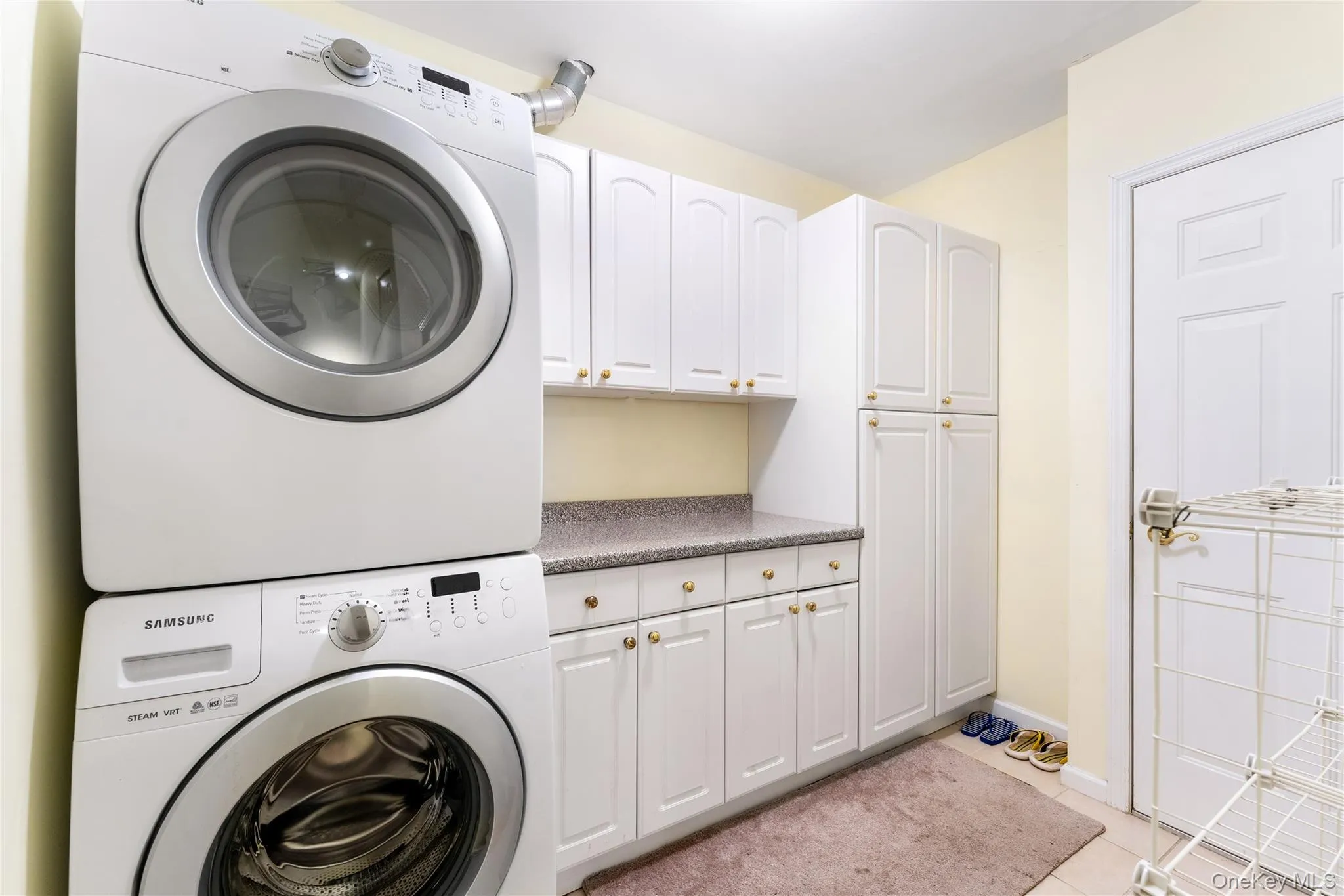 5 Robert Lane, Brookhaven, NY, 2 Bedrooms Bedrooms, 6 Rooms Rooms,2 BathroomsBathrooms,Residential,For Rent,Robert,0,1009003 5 Robert Lane, Brookhaven, NY, 2 Bedrooms Bedrooms, 6 Rooms Rooms,2 BathroomsBathrooms,Residential,For Rent,Robert,0,1009003