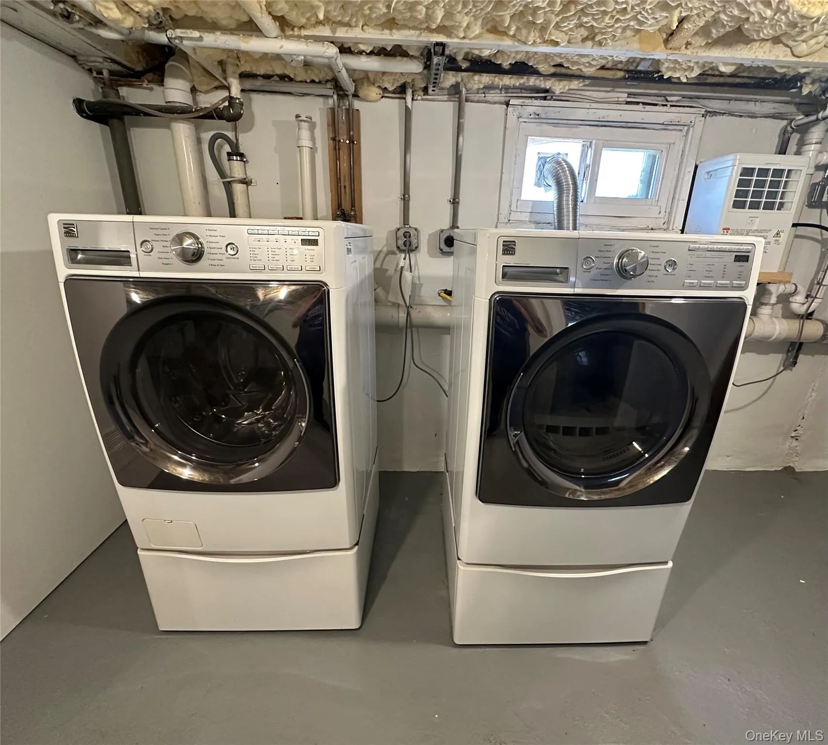 5 Ashwood Road, North Hempstead, NY, 3 Bedrooms Bedrooms, 6 Rooms Rooms,1 BathroomBathrooms,Residential Lease,For Rent,Ashwood,0,1009008 5 Ashwood Road, North Hempstead, NY, 3 Bedrooms Bedrooms, 6 Rooms Rooms,1 BathroomBathrooms,Residential Lease,For Rent,Ashwood,0,1009008
