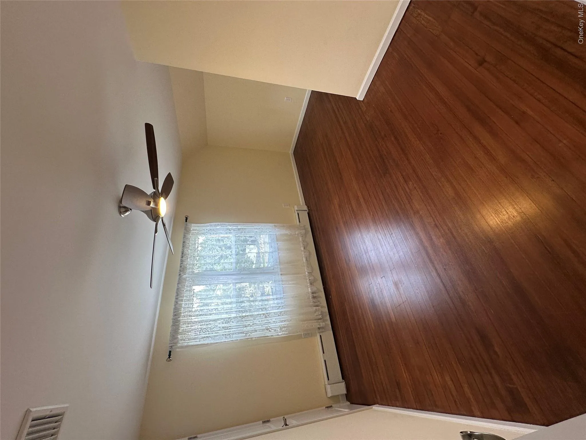 5 Ashwood Road, North Hempstead, NY, 3 Bedrooms Bedrooms, 6 Rooms Rooms,1 BathroomBathrooms,Residential Lease,For Rent,Ashwood,0,1009008 5 Ashwood Road, North Hempstead, NY, 3 Bedrooms Bedrooms, 6 Rooms Rooms,1 BathroomBathrooms,Residential Lease,For Rent,Ashwood,0,1009008