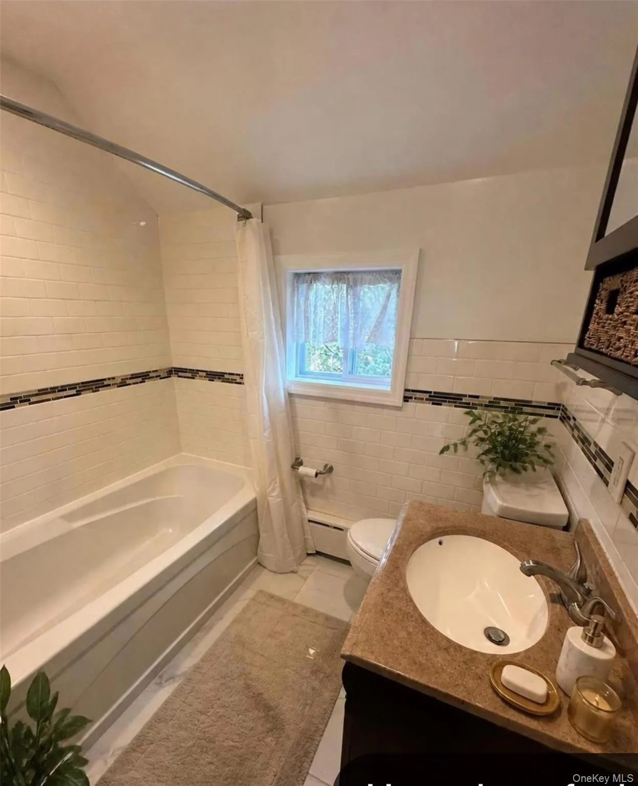 5 Ashwood Road, North Hempstead, NY, 3 Bedrooms Bedrooms, 6 Rooms Rooms,1 BathroomBathrooms,Residential Lease,For Rent,Ashwood,0,1009008 5 Ashwood Road, North Hempstead, NY, 3 Bedrooms Bedrooms, 6 Rooms Rooms,1 BathroomBathrooms,Residential Lease,For Rent,Ashwood,0,1009008