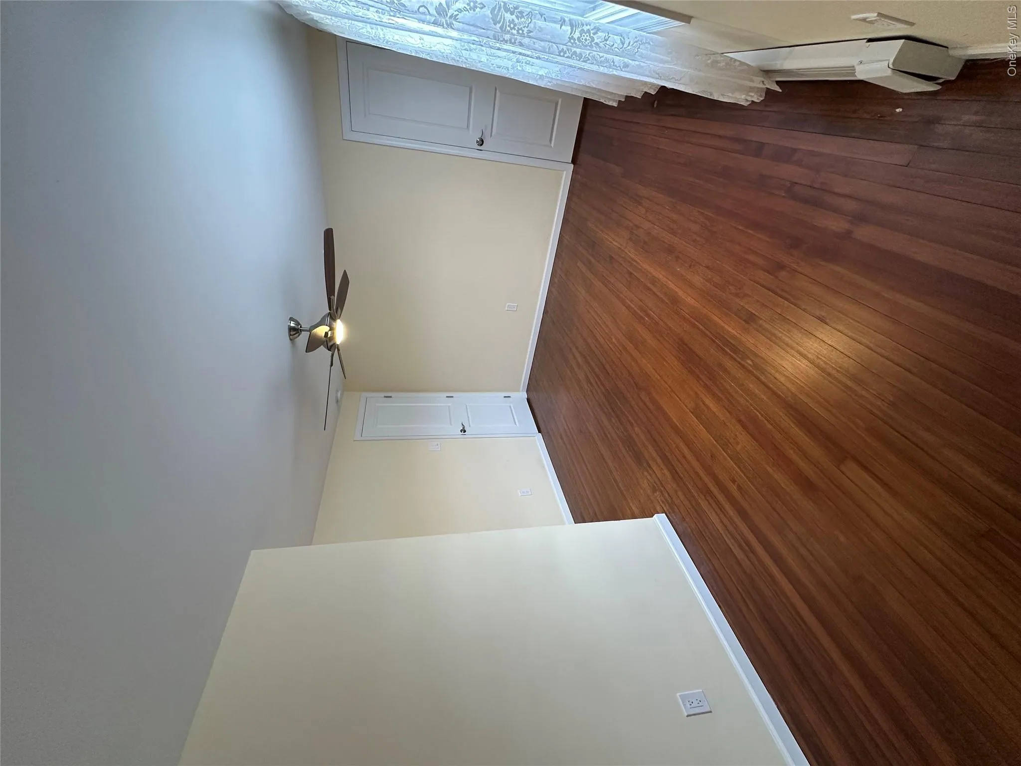 5 Ashwood Road, North Hempstead, NY, 3 Bedrooms Bedrooms, 6 Rooms Rooms,1 BathroomBathrooms,Residential Lease,For Rent,Ashwood,0,1009008 5 Ashwood Road, North Hempstead, NY, 3 Bedrooms Bedrooms, 6 Rooms Rooms,1 BathroomBathrooms,Residential Lease,For Rent,Ashwood,0,1009008
