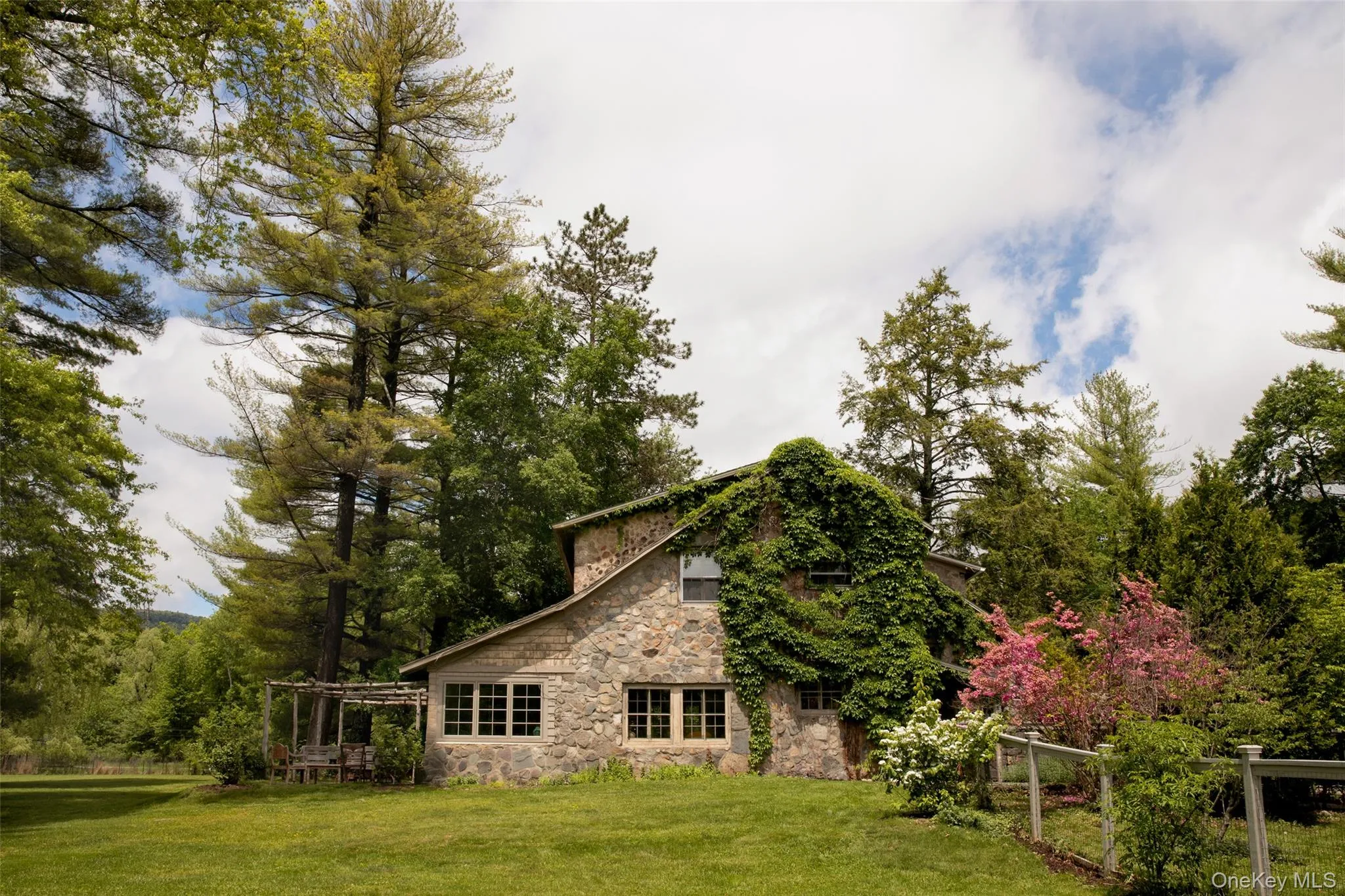 21-23 Library Lane, Woodstock, NY, 7 Bedrooms Bedrooms, 16 Rooms Rooms,4 BathroomsBathrooms,Residential,For Rent,Library Lane,0,1009009 21-23 Library Lane, Woodstock, NY, 7 Bedrooms Bedrooms, 16 Rooms Rooms,4 BathroomsBathrooms,Residential,For Rent,Library Lane,0,1009009