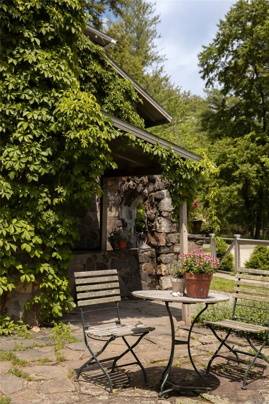 21-23 Library Lane, Woodstock, NY, 7 Bedrooms Bedrooms, 16 Rooms Rooms,4 BathroomsBathrooms,Residential,For Rent,Library Lane,0,1009009 21-23 Library Lane, Woodstock, NY, 7 Bedrooms Bedrooms, 16 Rooms Rooms,4 BathroomsBathrooms,Residential,For Rent,Library Lane,0,1009009
