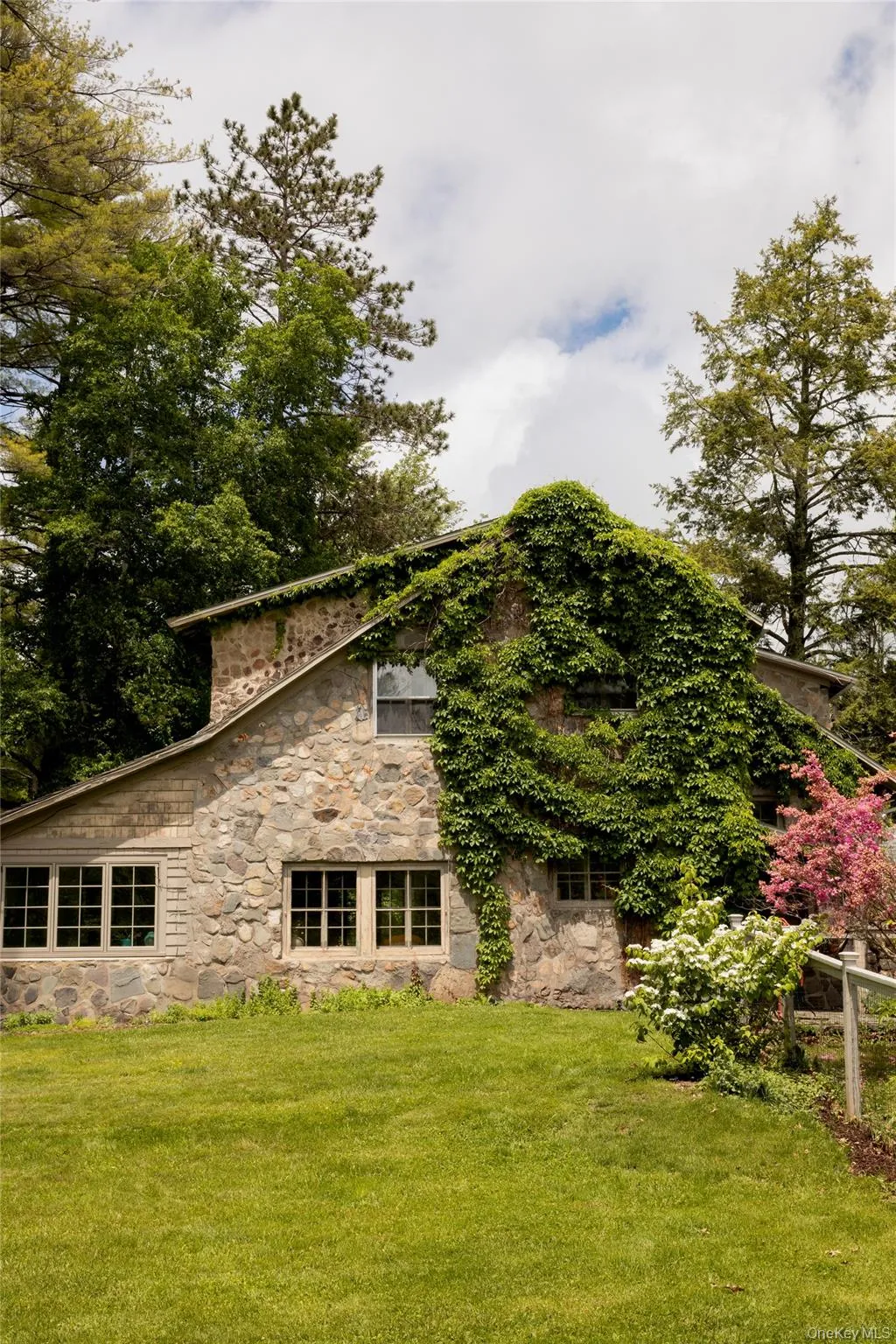 21-23 Library Lane, Woodstock, NY, 7 Bedrooms Bedrooms, 16 Rooms Rooms,4 BathroomsBathrooms,Residential,For Rent,Library Lane,0,1009009 21-23 Library Lane, Woodstock, NY, 7 Bedrooms Bedrooms, 16 Rooms Rooms,4 BathroomsBathrooms,Residential,For Rent,Library Lane,0,1009009