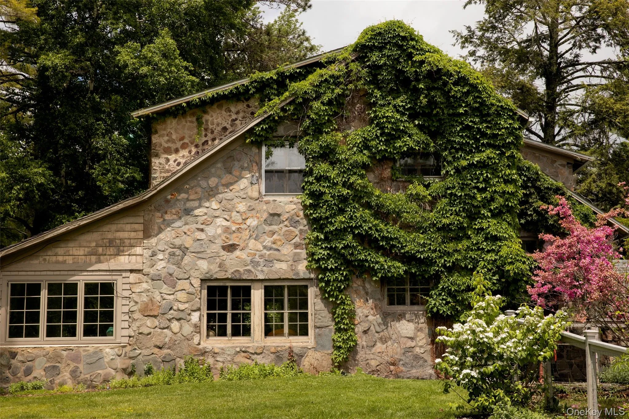 21-23 Library Lane, Woodstock, NY, 7 Bedrooms Bedrooms, 16 Rooms Rooms,4 BathroomsBathrooms,Residential,For Rent,Library Lane,0,1009009 21-23 Library Lane, Woodstock, NY, 7 Bedrooms Bedrooms, 16 Rooms Rooms,4 BathroomsBathrooms,Residential,For Rent,Library Lane,0,1009009