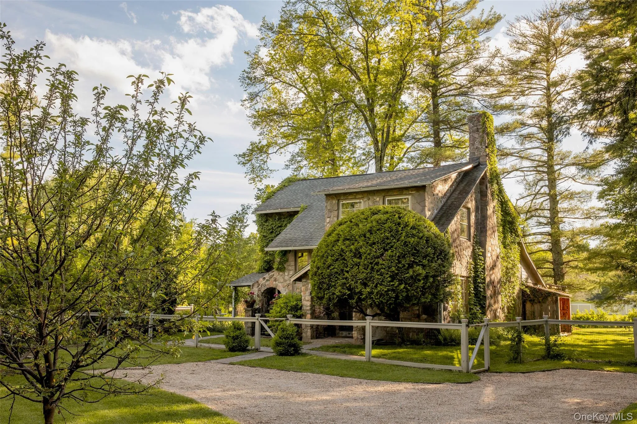 21-23 Library Lane, Woodstock, NY, 7 Bedrooms Bedrooms, 16 Rooms Rooms,4 BathroomsBathrooms,Residential,For Rent,Library Lane,0,1009009 21-23 Library Lane, Woodstock, NY, 7 Bedrooms Bedrooms, 16 Rooms Rooms,4 BathroomsBathrooms,Residential,For Rent,Library Lane,0,1009009