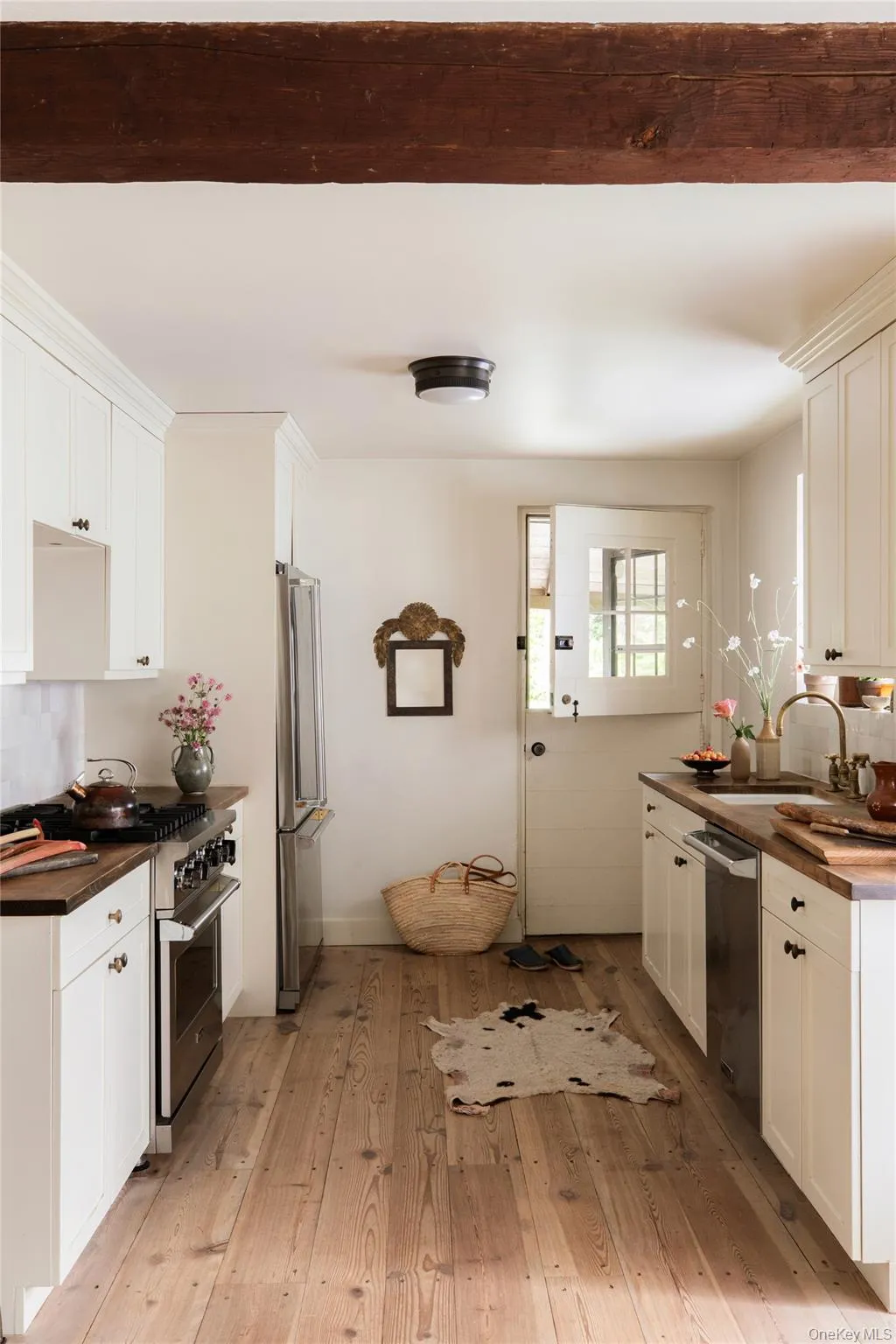 21-23 Library Lane, Woodstock, NY, 7 Bedrooms Bedrooms, 16 Rooms Rooms,4 BathroomsBathrooms,Residential,For Rent,Library Lane,0,1009009 21-23 Library Lane, Woodstock, NY, 7 Bedrooms Bedrooms, 16 Rooms Rooms,4 BathroomsBathrooms,Residential,For Rent,Library Lane,0,1009009