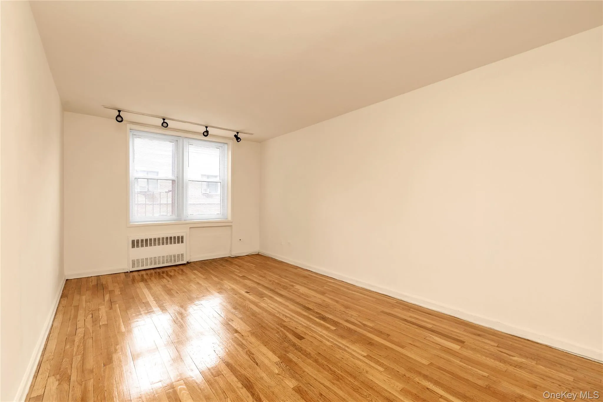 31-85 Crescent Street, New York, NY, 3 Rooms Rooms,1 BathroomBathrooms,Residential,For Rent,Crescent Street,0,1009010 31-85 Crescent Street, New York, NY, 3 Rooms Rooms,1 BathroomBathrooms,Residential,For Rent,Crescent Street,0,1009010