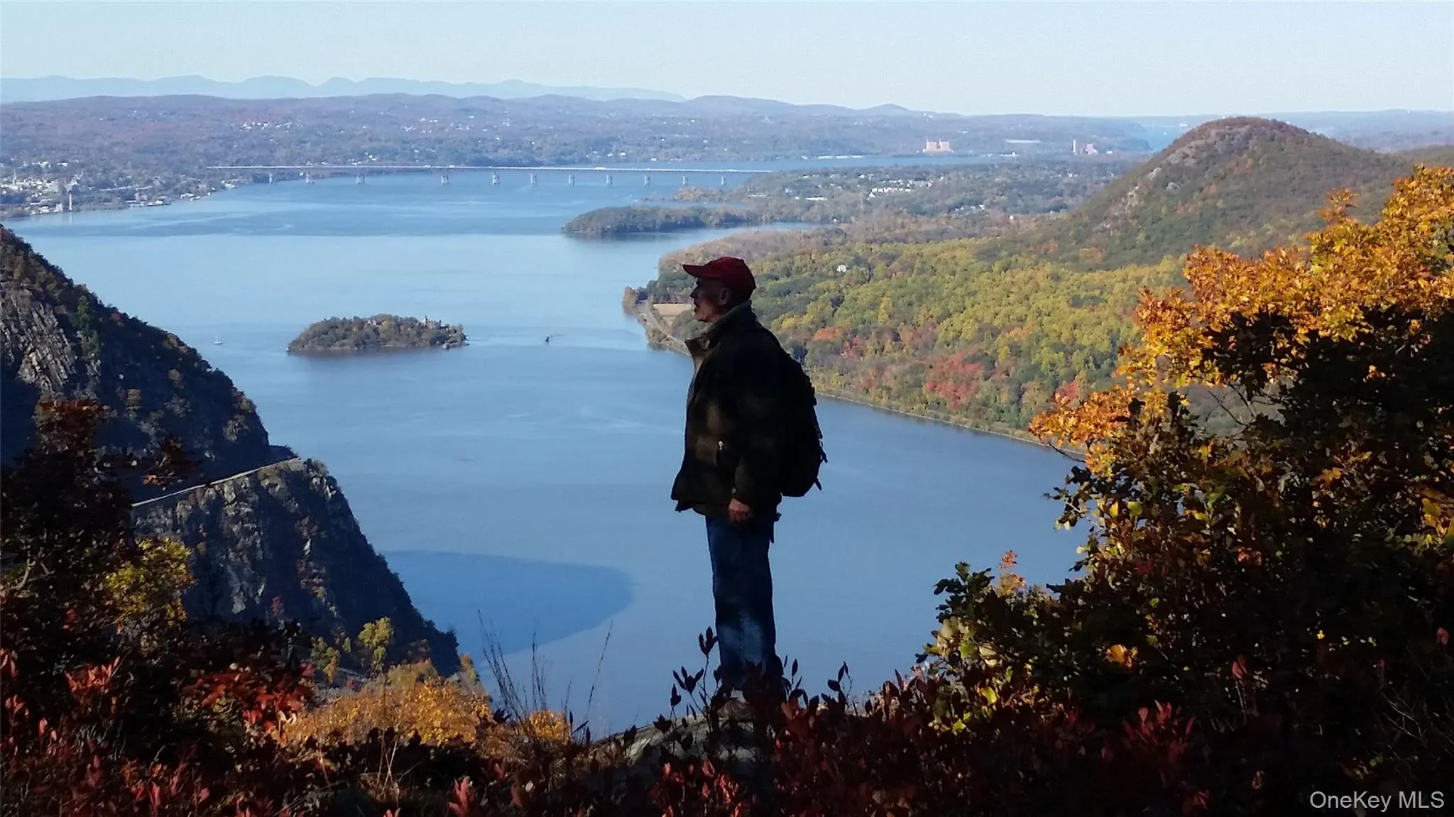 a scenic view over the Hudson River only a short drive from the lot location a scenic view over the Hudson River only a short drive from the lot location