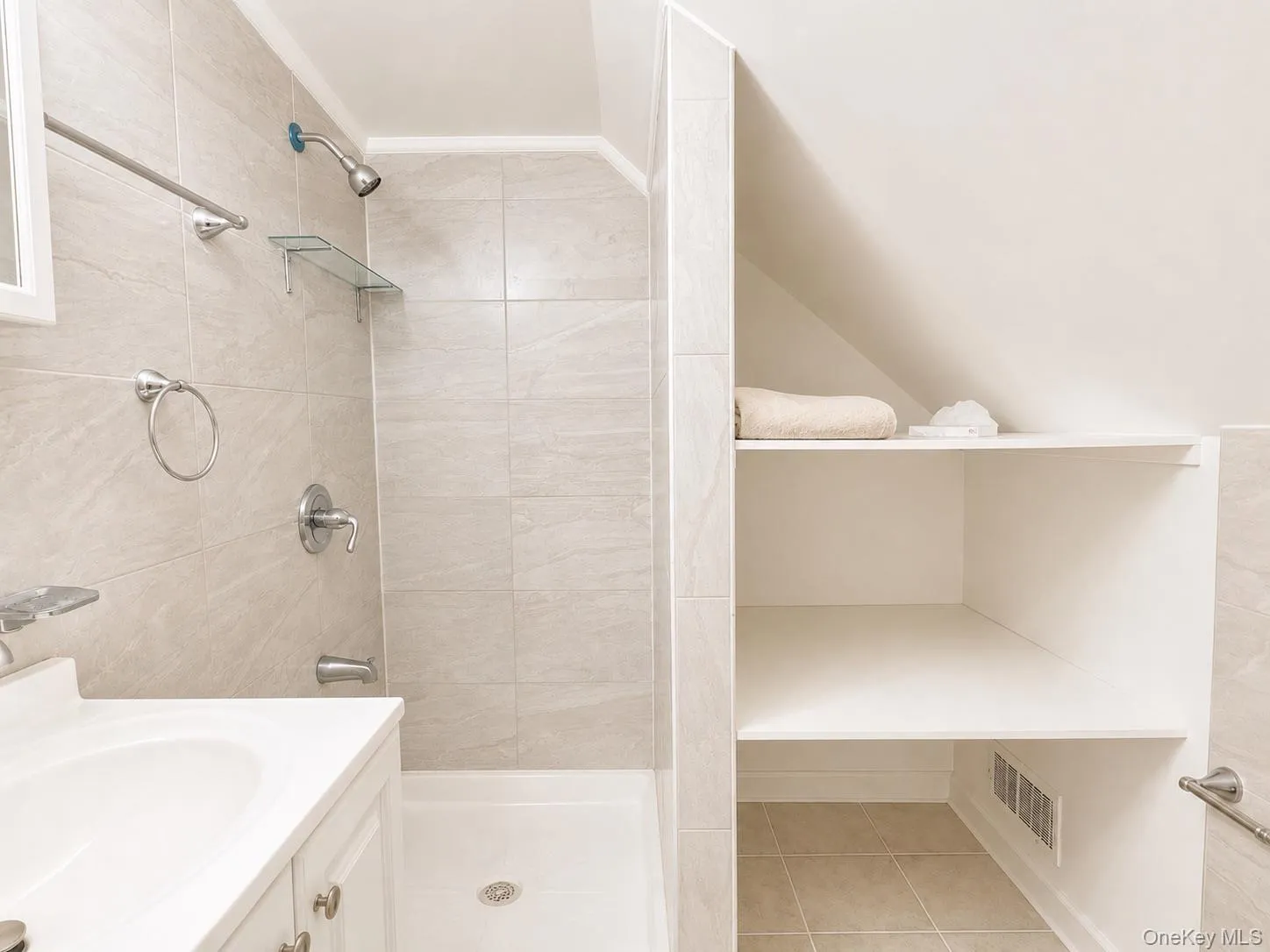 43 Mc Alester Avenue, Oyster Bay, NY, 4 Bedrooms Bedrooms, 7 Rooms Rooms,1 BathroomBathrooms,Residential,For Rent,Mc Alester,0,1009016 43 Mc Alester Avenue, Oyster Bay, NY, 4 Bedrooms Bedrooms, 7 Rooms Rooms,1 BathroomBathrooms,Residential,For Rent,Mc Alester,0,1009016