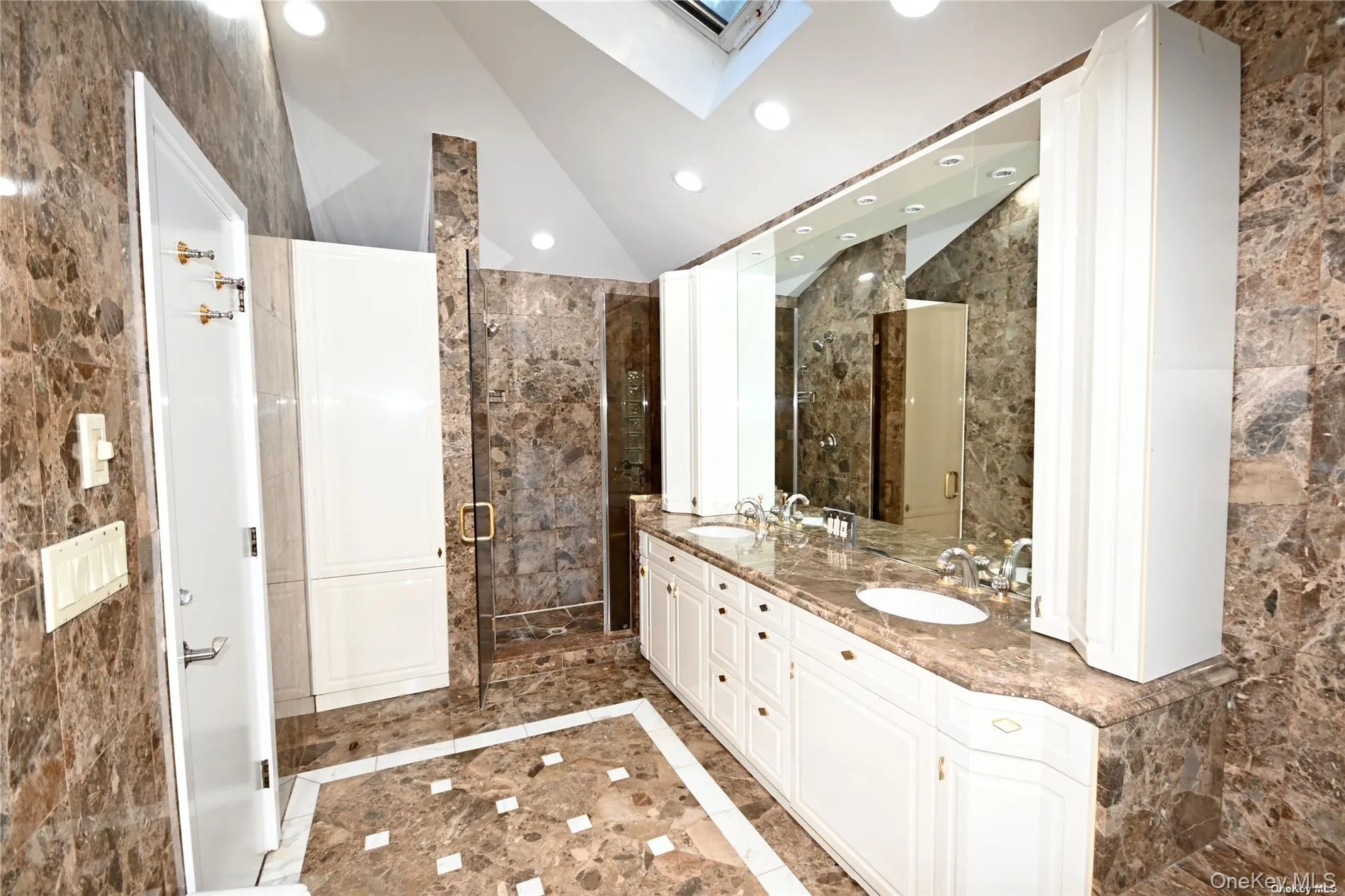 24 Warwick Road, North Hempstead, NY, 4 Bedrooms Bedrooms, 9 Rooms Rooms,3 BathroomsBathrooms,Residential Lease,For Rent,Warwick,0,1009021 24 Warwick Road, North Hempstead, NY, 4 Bedrooms Bedrooms, 9 Rooms Rooms,3 BathroomsBathrooms,Residential Lease,For Rent,Warwick,0,1009021