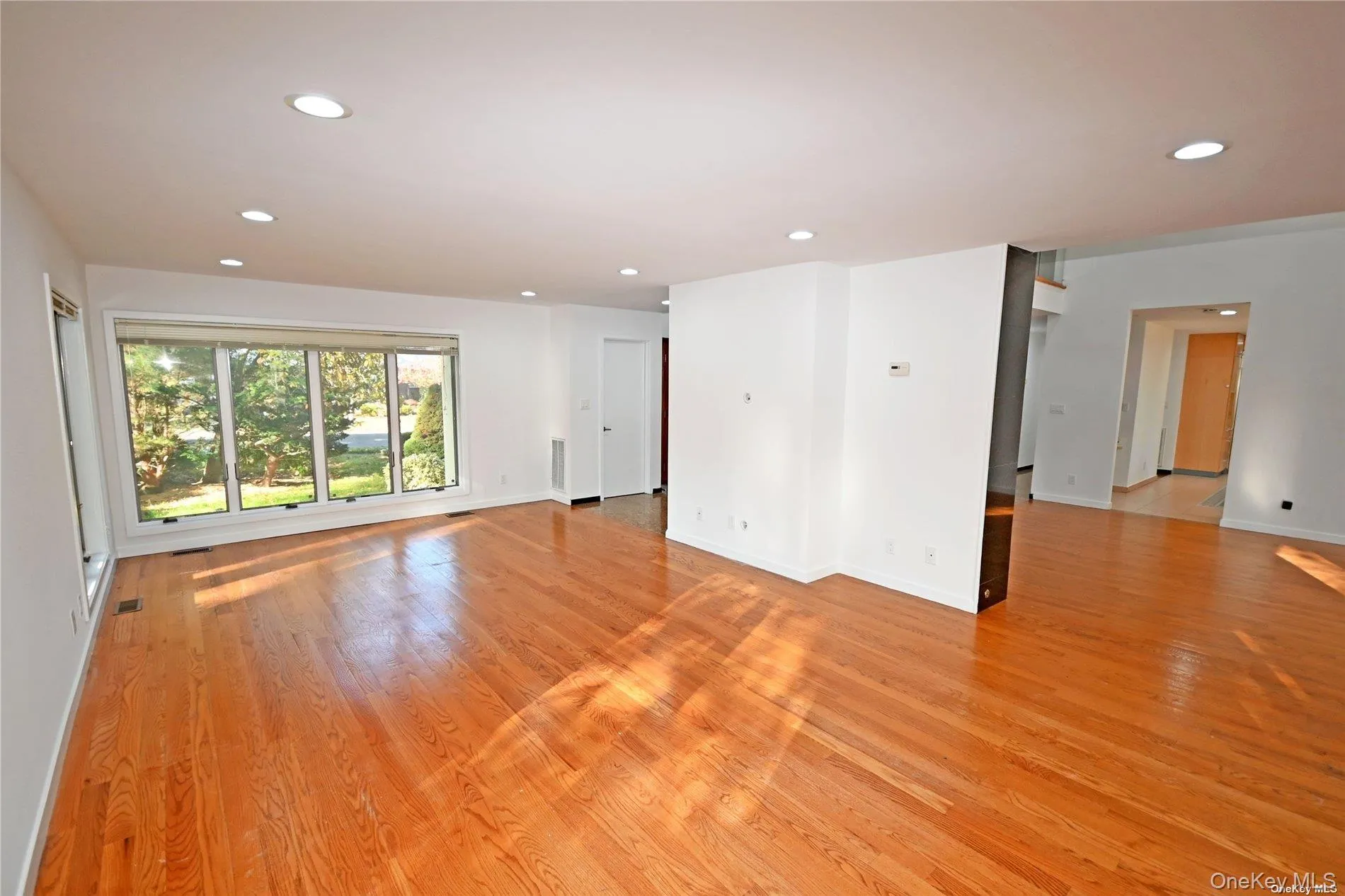 24 Warwick Road, North Hempstead, NY, 4 Bedrooms Bedrooms, 9 Rooms Rooms,3 BathroomsBathrooms,Residential Lease,For Rent,Warwick,0,1009021 24 Warwick Road, North Hempstead, NY, 4 Bedrooms Bedrooms, 9 Rooms Rooms,3 BathroomsBathrooms,Residential Lease,For Rent,Warwick,0,1009021