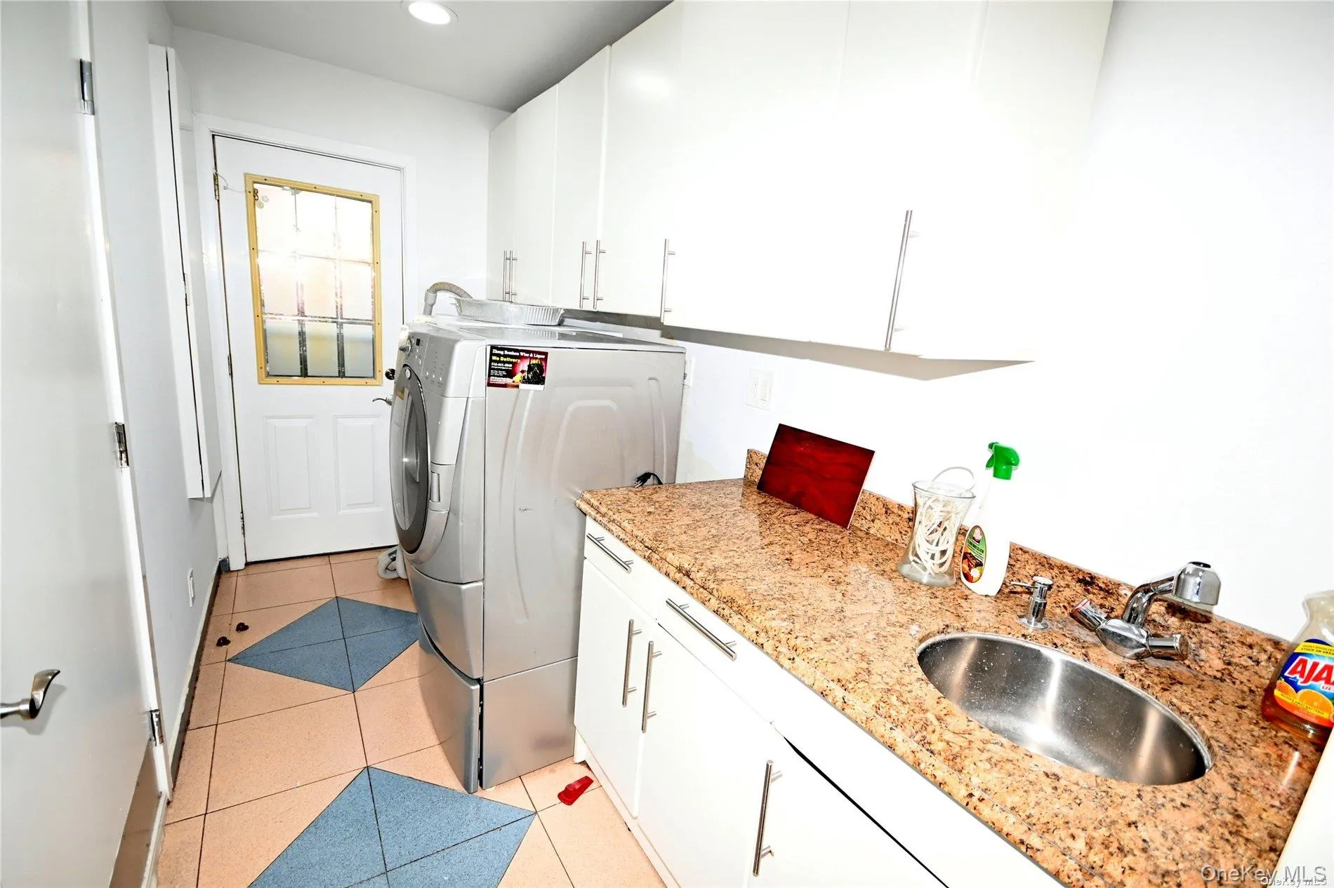 24 Warwick Road, North Hempstead, NY, 4 Bedrooms Bedrooms, 9 Rooms Rooms,3 BathroomsBathrooms,Residential Lease,For Rent,Warwick,0,1009021 24 Warwick Road, North Hempstead, NY, 4 Bedrooms Bedrooms, 9 Rooms Rooms,3 BathroomsBathrooms,Residential Lease,For Rent,Warwick,0,1009021