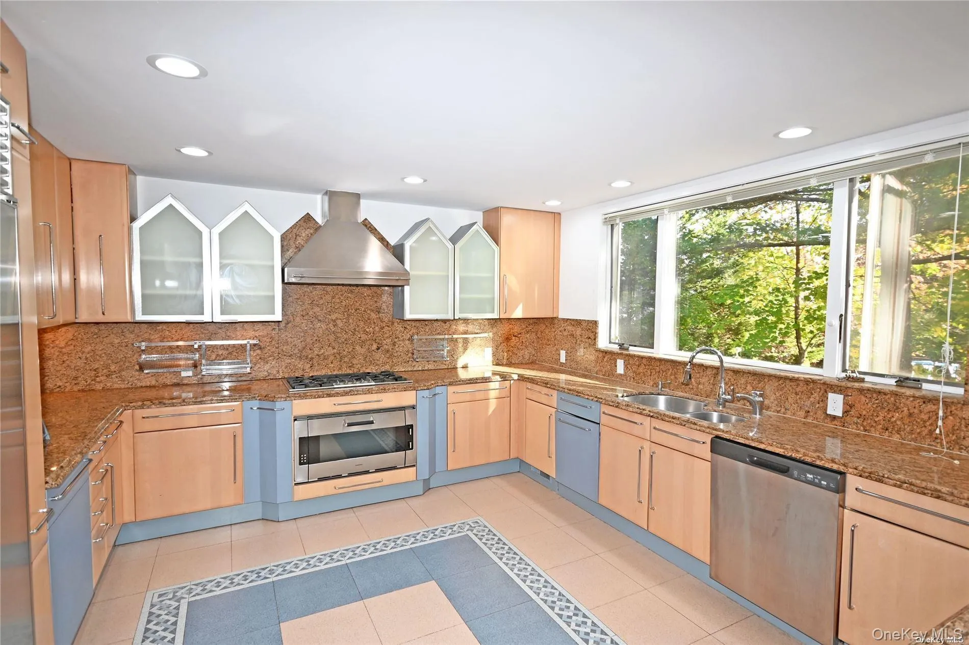 24 Warwick Road, North Hempstead, NY, 4 Bedrooms Bedrooms, 9 Rooms Rooms,3 BathroomsBathrooms,Residential Lease,For Rent,Warwick,0,1009021 24 Warwick Road, North Hempstead, NY, 4 Bedrooms Bedrooms, 9 Rooms Rooms,3 BathroomsBathrooms,Residential Lease,For Rent,Warwick,0,1009021