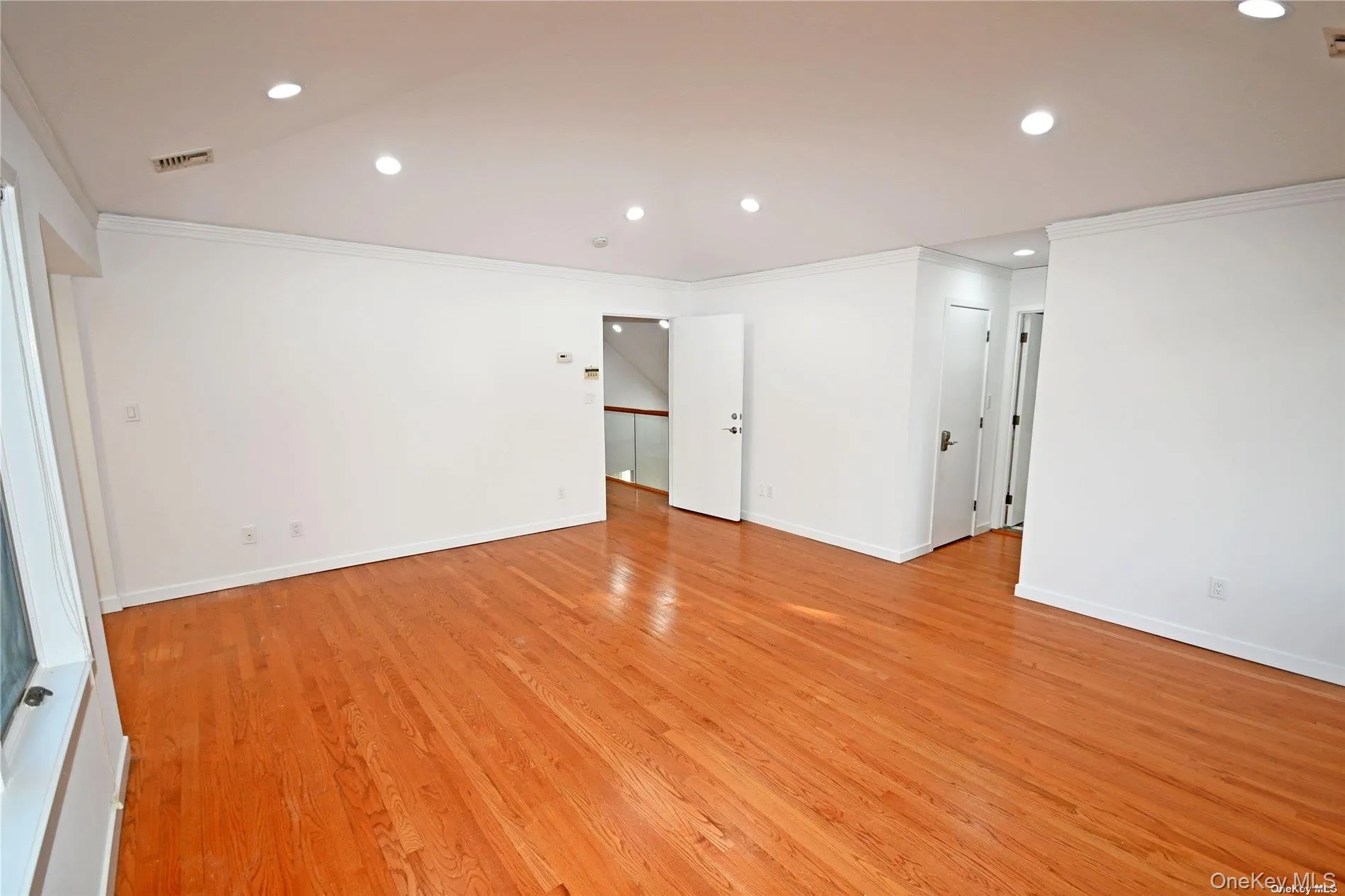 24 Warwick Road, North Hempstead, NY, 4 Bedrooms Bedrooms, 9 Rooms Rooms,3 BathroomsBathrooms,Residential Lease,For Rent,Warwick,0,1009021 24 Warwick Road, North Hempstead, NY, 4 Bedrooms Bedrooms, 9 Rooms Rooms,3 BathroomsBathrooms,Residential Lease,For Rent,Warwick,0,1009021