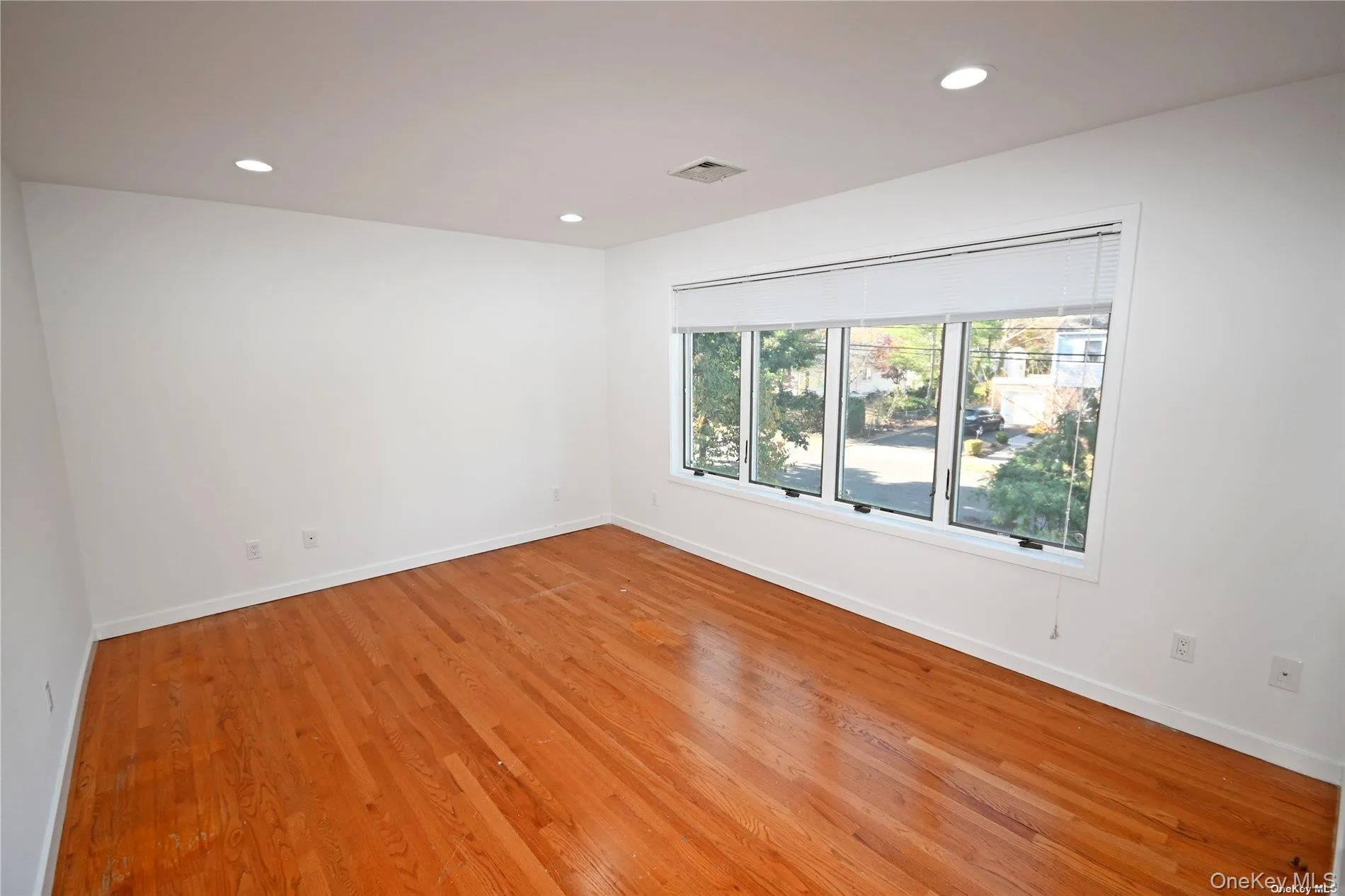 24 Warwick Road, North Hempstead, NY, 4 Bedrooms Bedrooms, 9 Rooms Rooms,3 BathroomsBathrooms,Residential Lease,For Rent,Warwick,0,1009021 24 Warwick Road, North Hempstead, NY, 4 Bedrooms Bedrooms, 9 Rooms Rooms,3 BathroomsBathrooms,Residential Lease,For Rent,Warwick,0,1009021