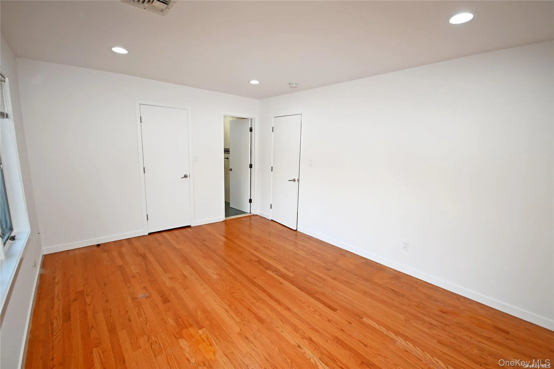 24 Warwick Road, North Hempstead, NY, 4 Bedrooms Bedrooms, 9 Rooms Rooms,3 BathroomsBathrooms,Residential Lease,For Rent,Warwick,0,1009021 24 Warwick Road, North Hempstead, NY, 4 Bedrooms Bedrooms, 9 Rooms Rooms,3 BathroomsBathrooms,Residential Lease,For Rent,Warwick,0,1009021