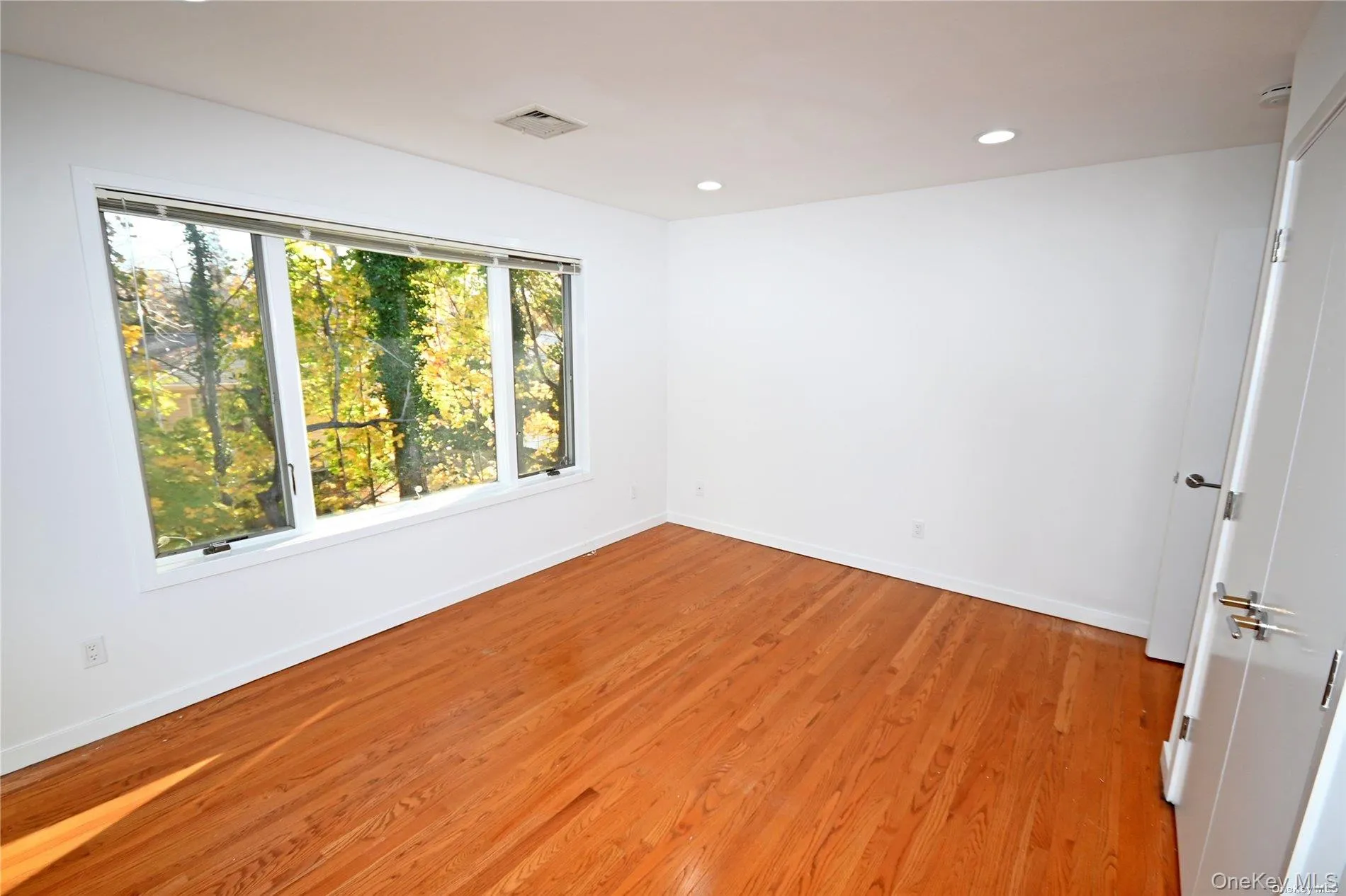 24 Warwick Road, North Hempstead, NY, 4 Bedrooms Bedrooms, 9 Rooms Rooms,3 BathroomsBathrooms,Residential Lease,For Rent,Warwick,0,1009021 24 Warwick Road, North Hempstead, NY, 4 Bedrooms Bedrooms, 9 Rooms Rooms,3 BathroomsBathrooms,Residential Lease,For Rent,Warwick,0,1009021