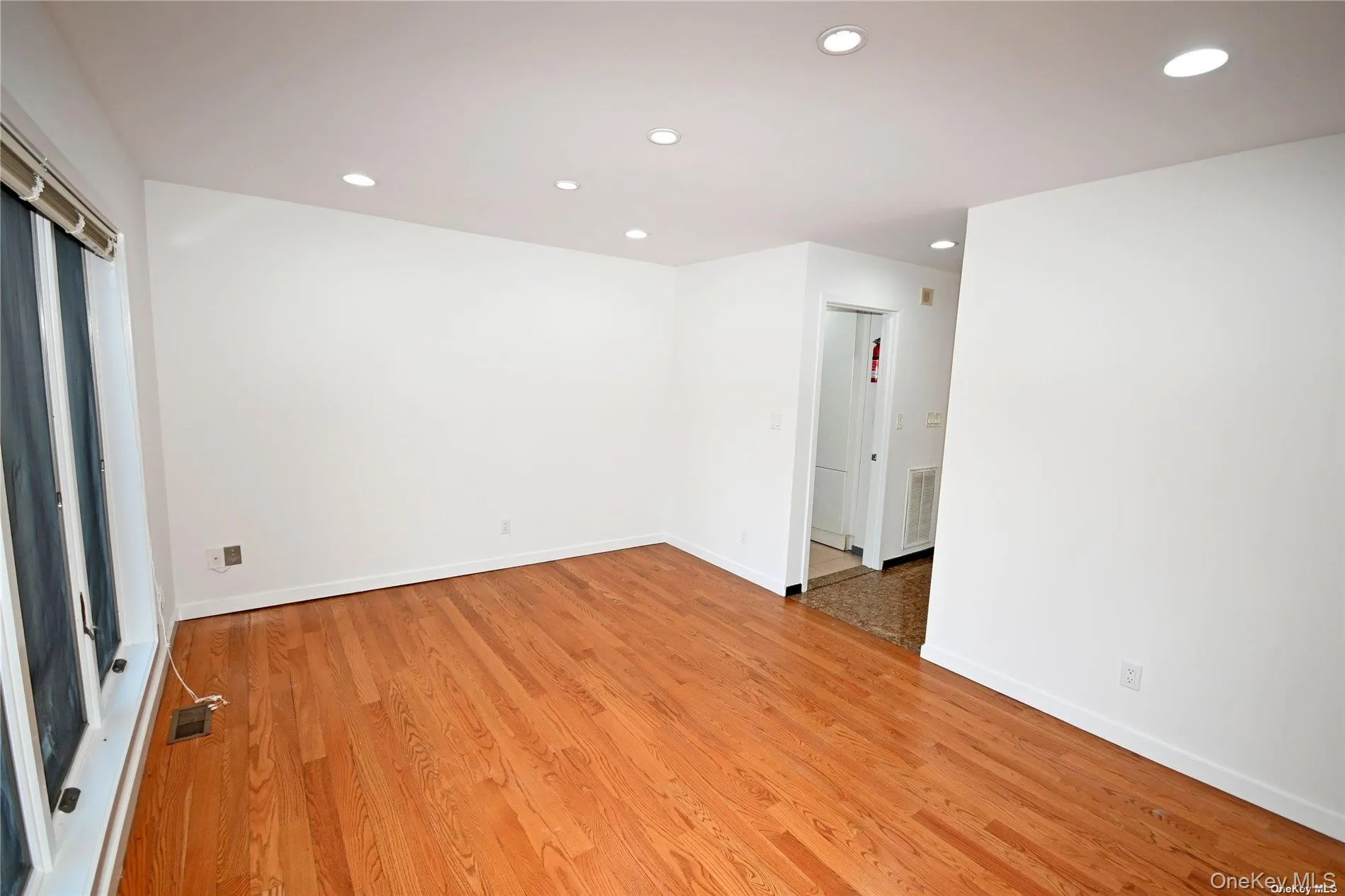 24 Warwick Road, North Hempstead, NY, 4 Bedrooms Bedrooms, 9 Rooms Rooms,3 BathroomsBathrooms,Residential Lease,For Rent,Warwick,0,1009021 24 Warwick Road, North Hempstead, NY, 4 Bedrooms Bedrooms, 9 Rooms Rooms,3 BathroomsBathrooms,Residential Lease,For Rent,Warwick,0,1009021