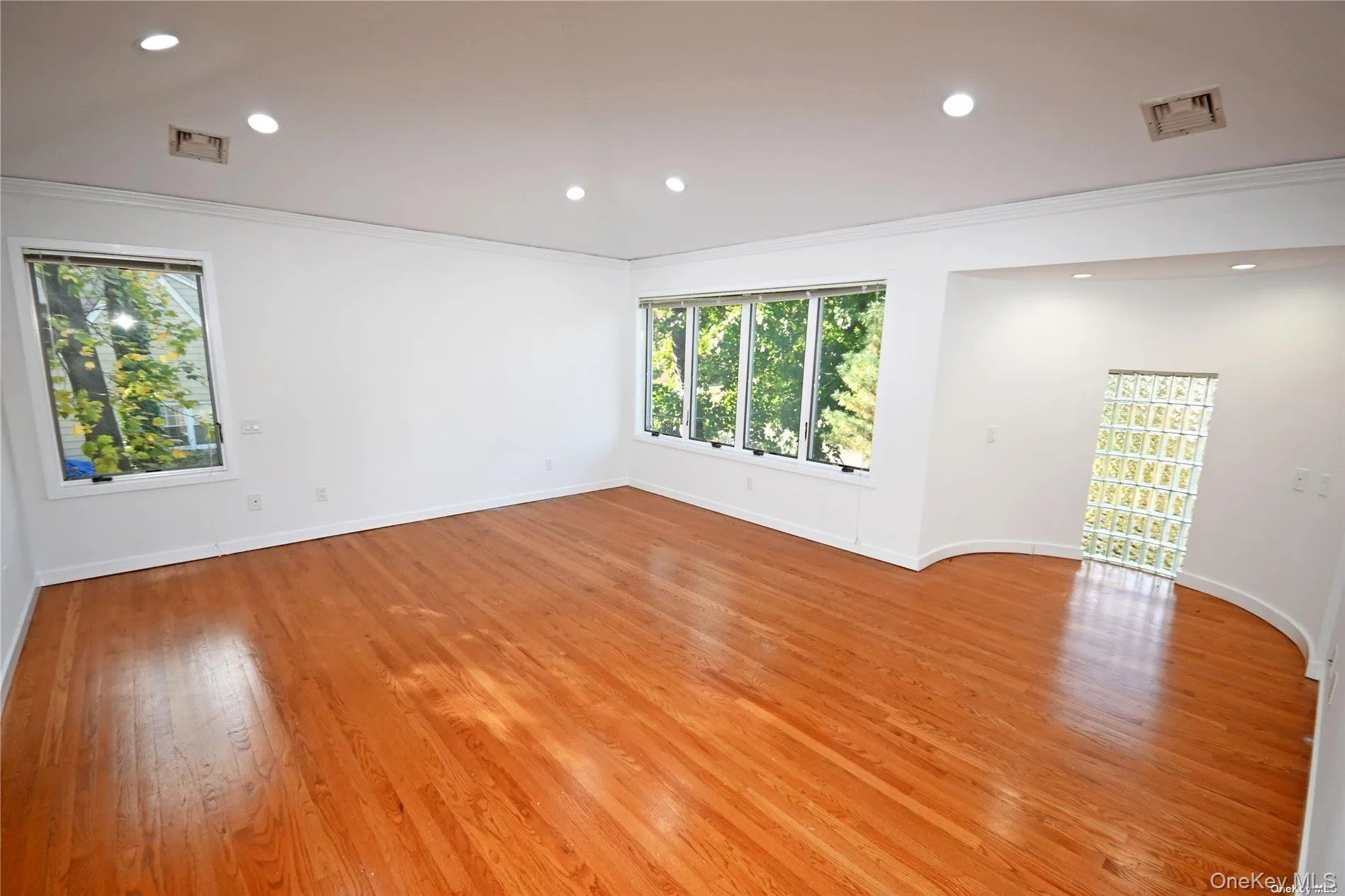 24 Warwick Road, North Hempstead, NY, 4 Bedrooms Bedrooms, 9 Rooms Rooms,3 BathroomsBathrooms,Residential Lease,For Rent,Warwick,0,1009021 24 Warwick Road, North Hempstead, NY, 4 Bedrooms Bedrooms, 9 Rooms Rooms,3 BathroomsBathrooms,Residential Lease,For Rent,Warwick,0,1009021