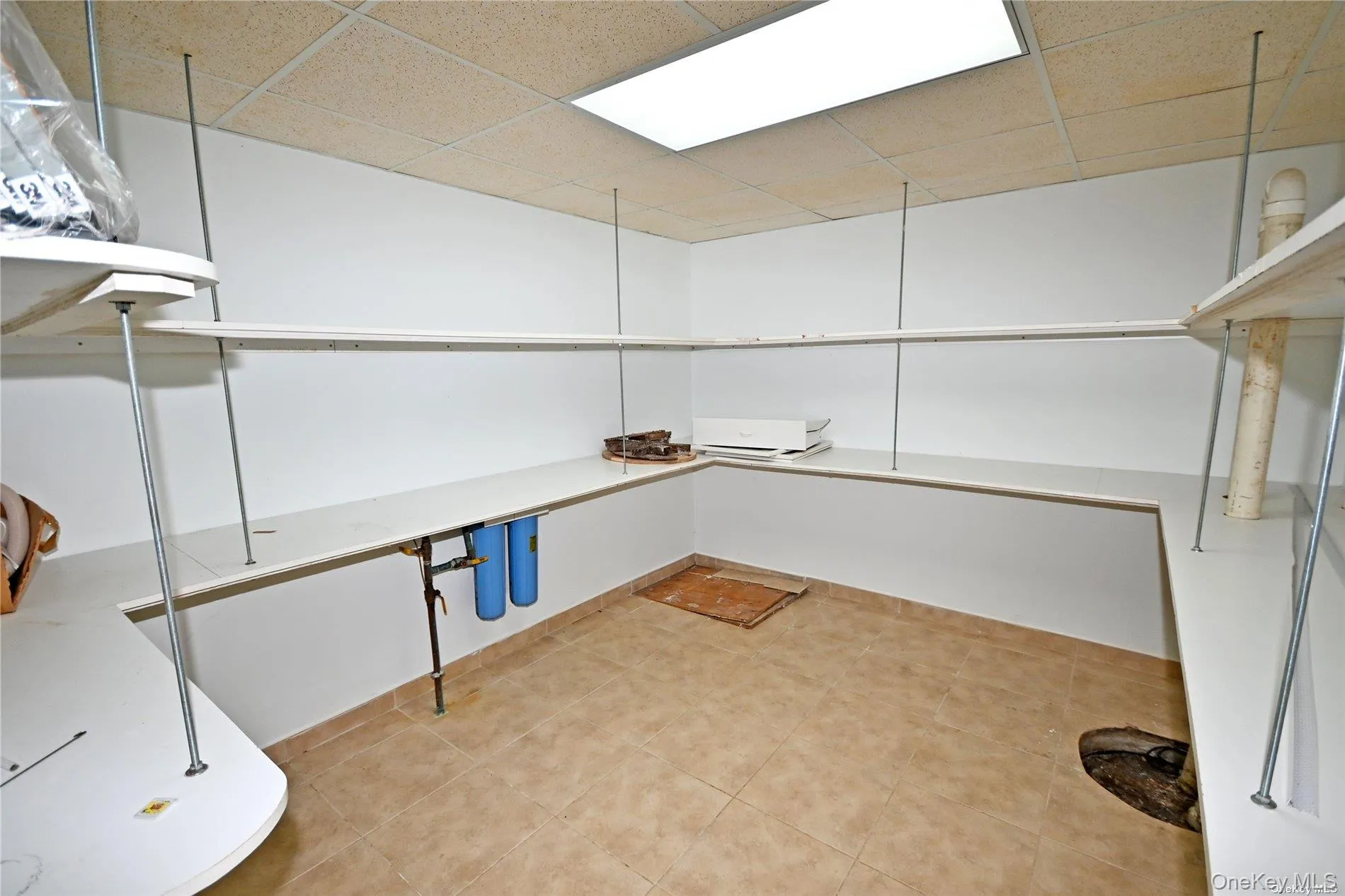 24 Warwick Road, North Hempstead, NY, 4 Bedrooms Bedrooms, 9 Rooms Rooms,3 BathroomsBathrooms,Residential Lease,For Rent,Warwick,0,1009021 24 Warwick Road, North Hempstead, NY, 4 Bedrooms Bedrooms, 9 Rooms Rooms,3 BathroomsBathrooms,Residential Lease,For Rent,Warwick,0,1009021